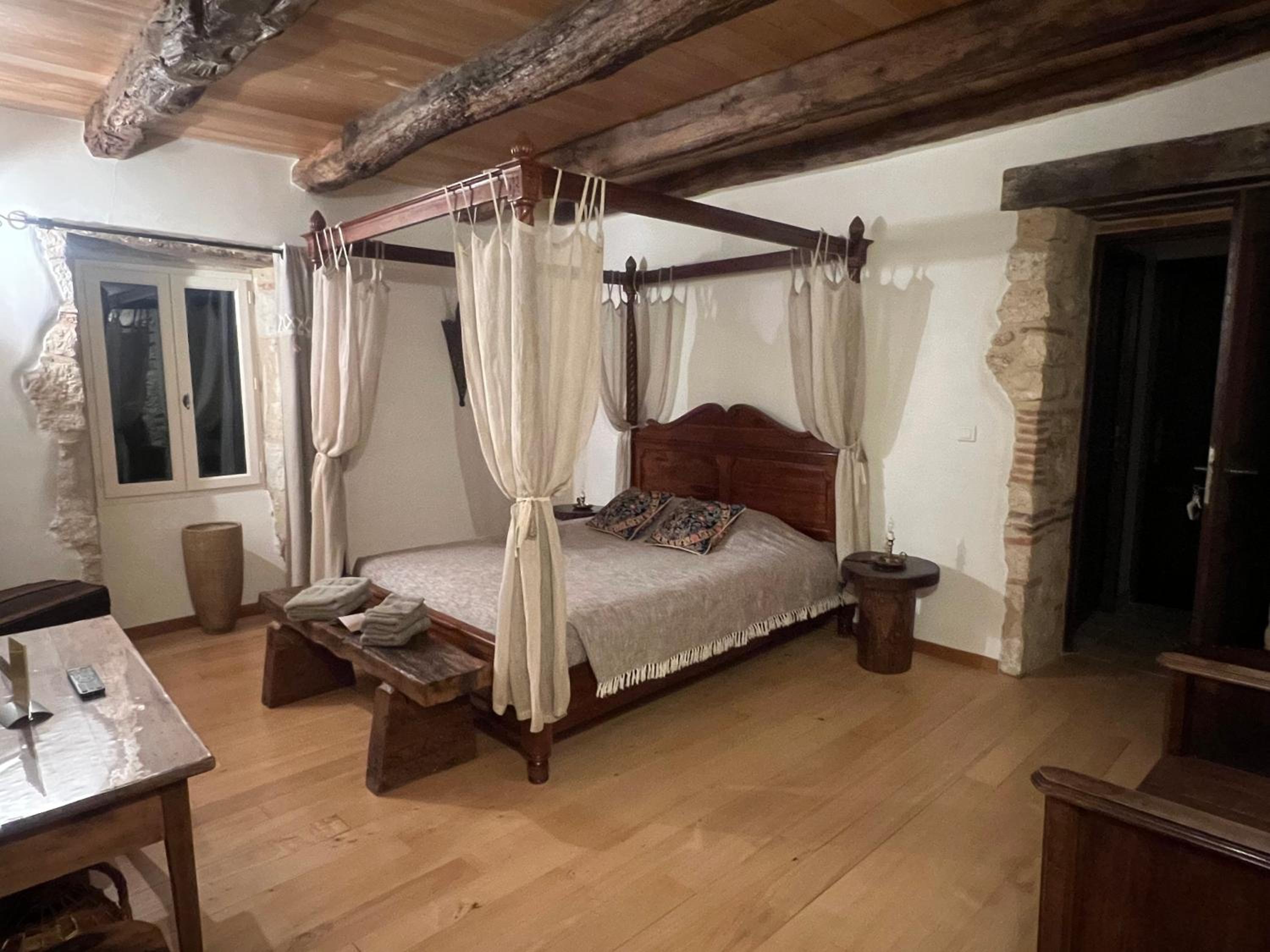 Le Relais des Chevaliers " Chambre des Chevaliers" view 3