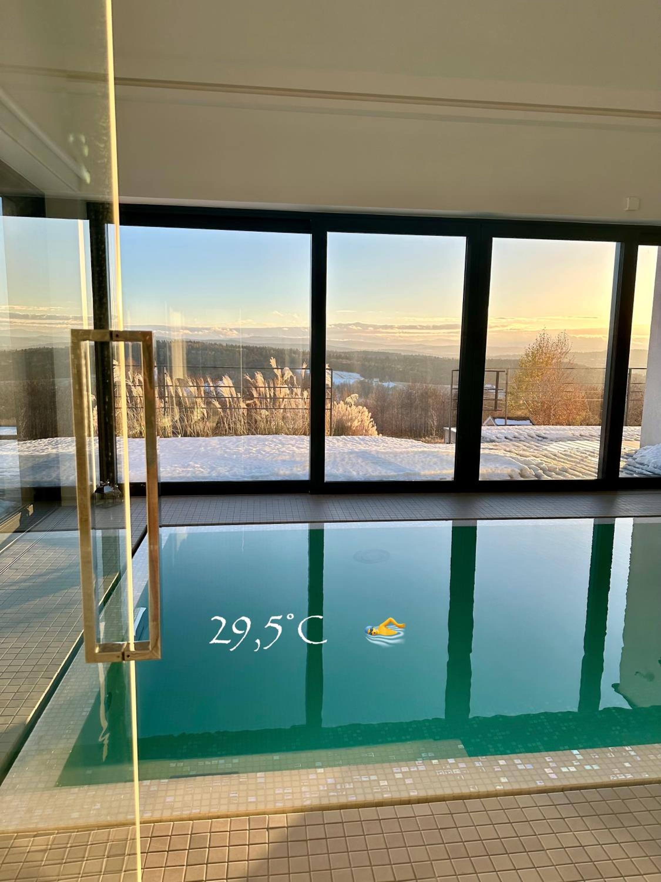 villa relax with swimming pool and mountain view
