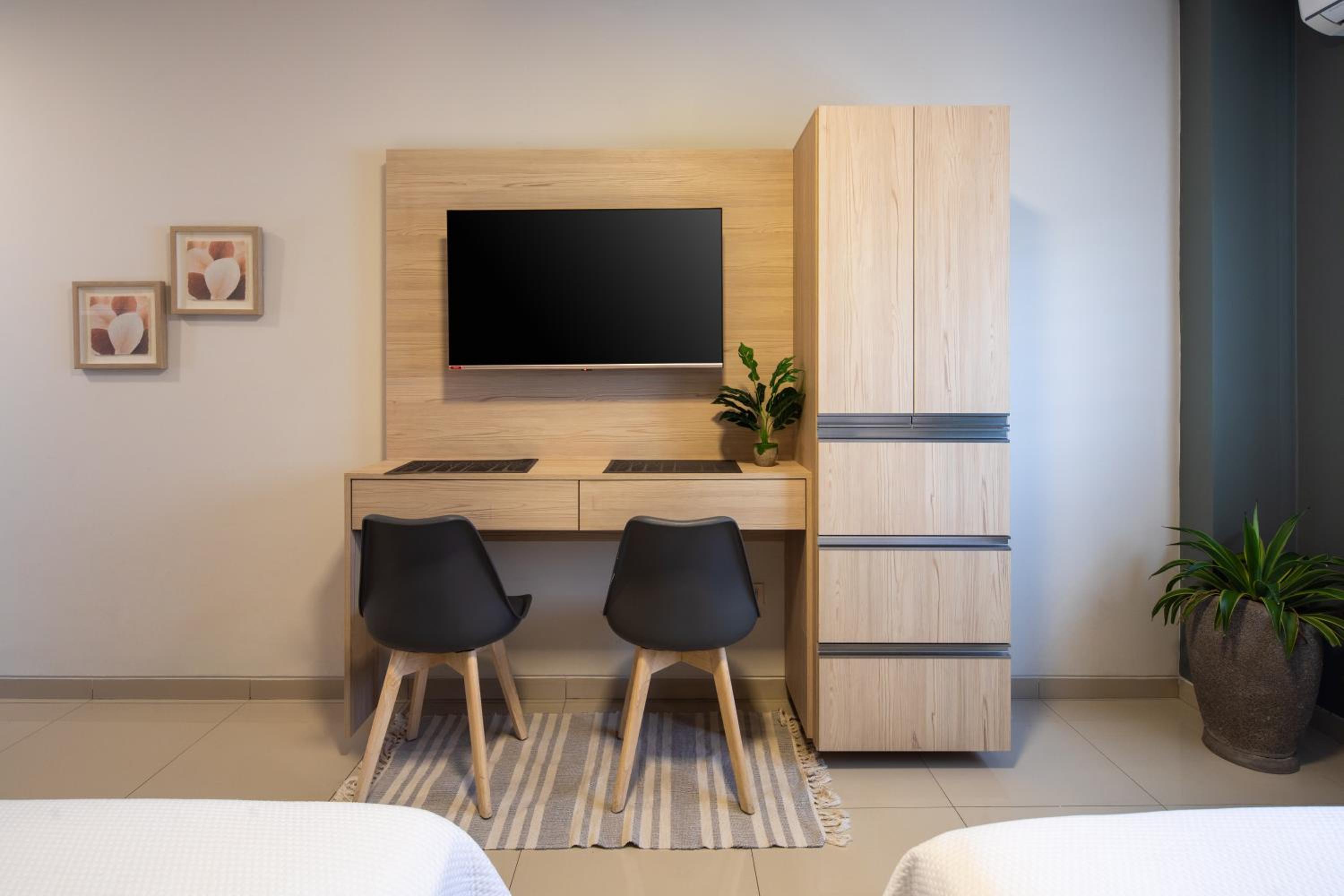 Hotel Equipetrol Suites apart hotel - Image 1