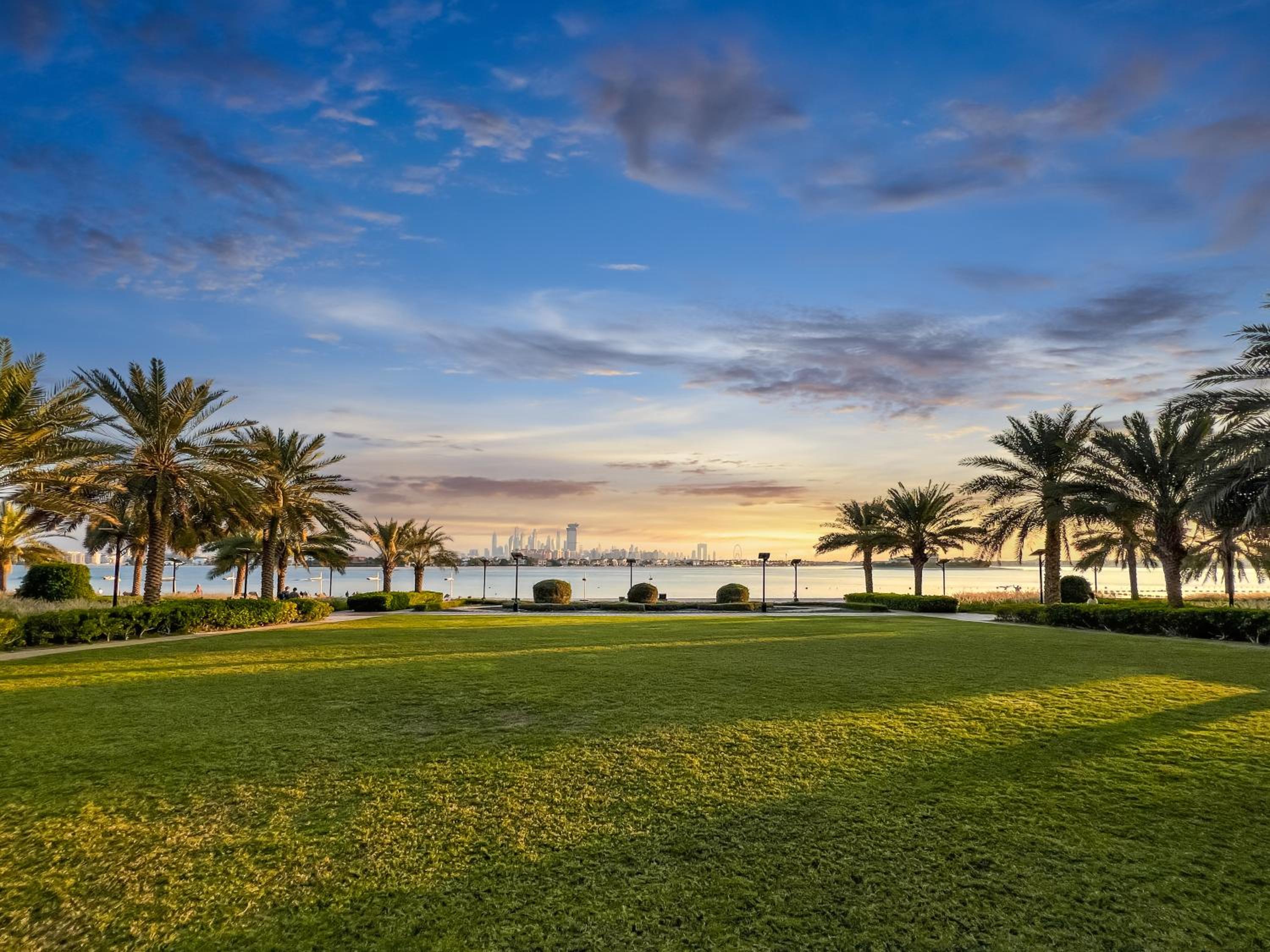 FAM Living - Private Beachfront Escape in Palm Jumeirah - Sarai