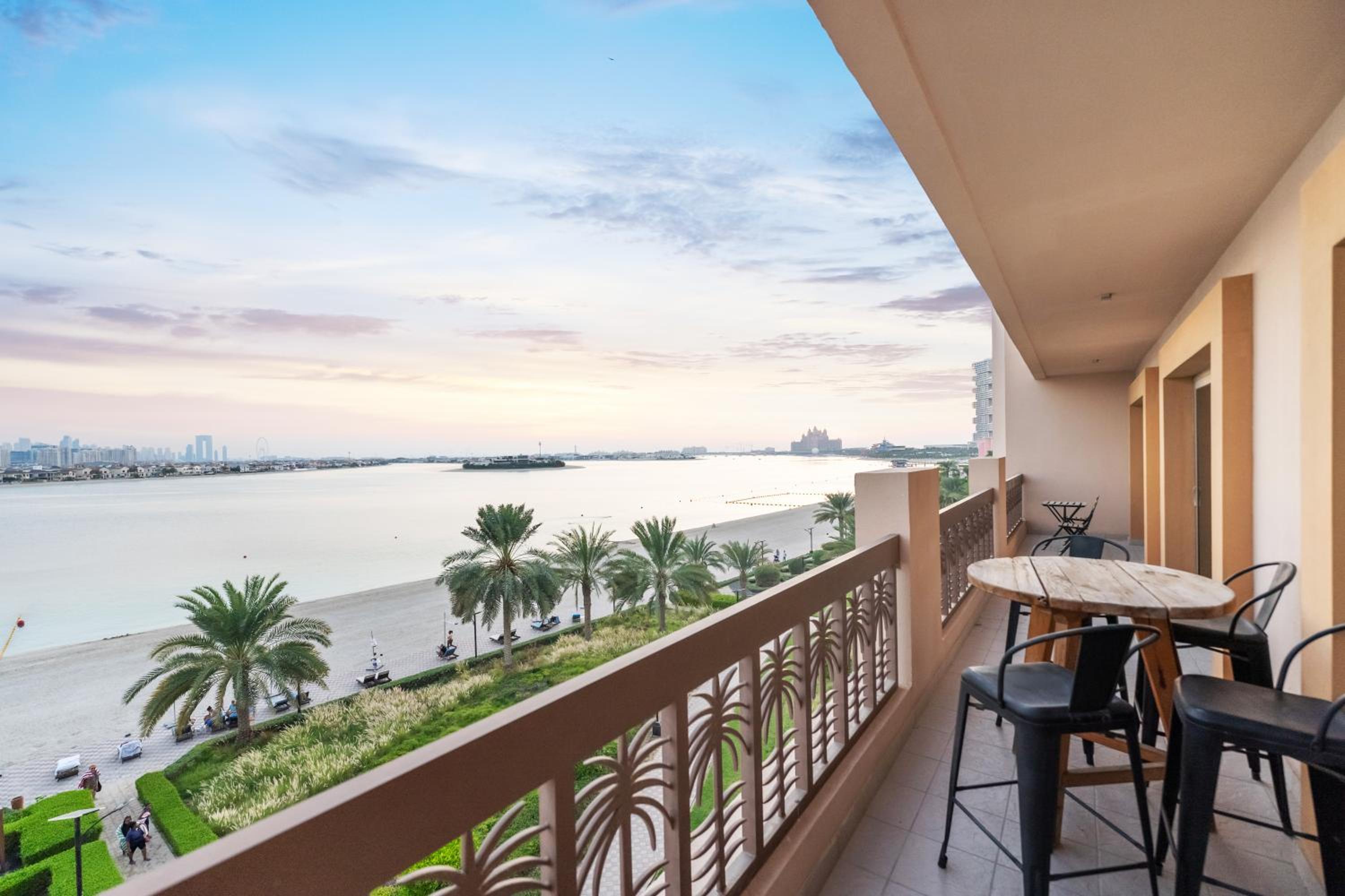 FAM Living - Private Beachfront Escape in Palm Jumeirah - Sarai