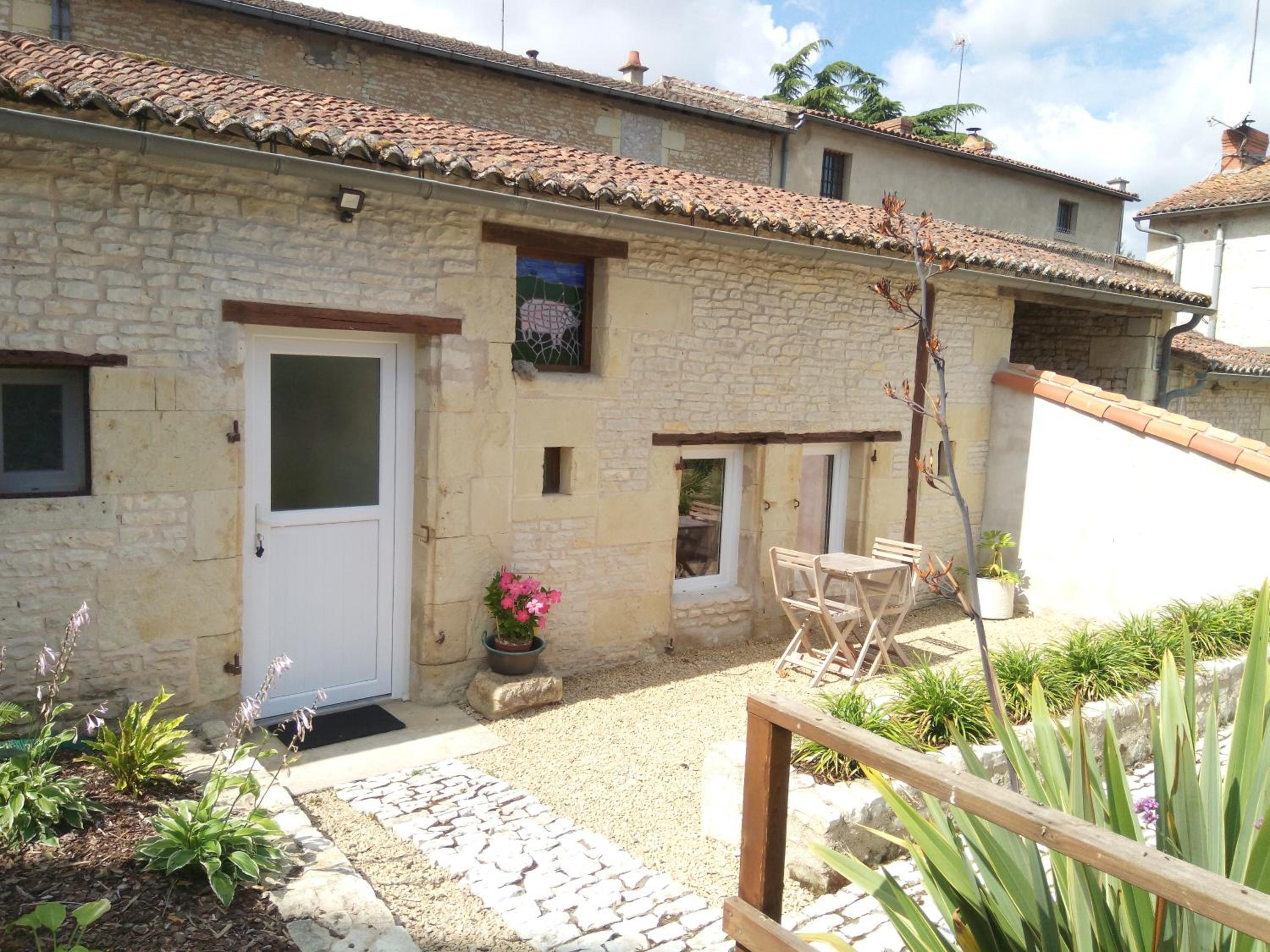 The Piggeries at La Maison Tumtum Arbre view 3