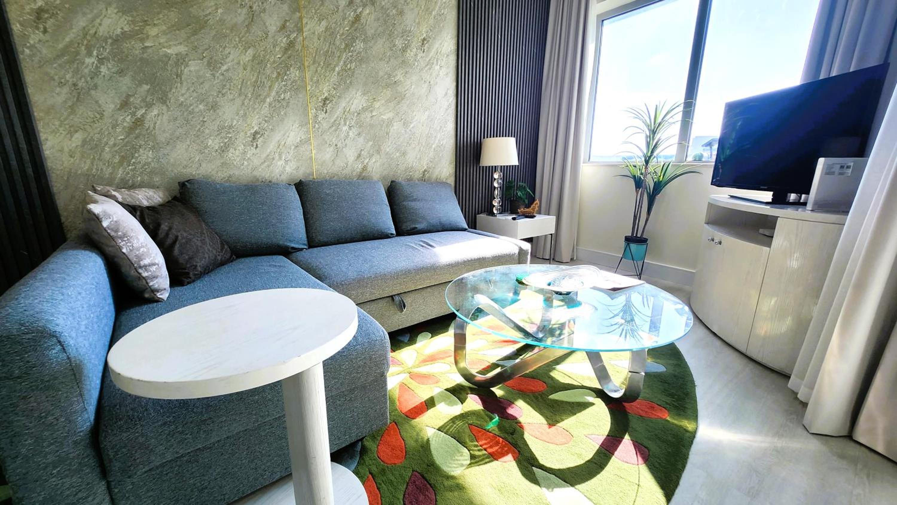 Elegant Apartment with Burj Khalifa View, Downtown