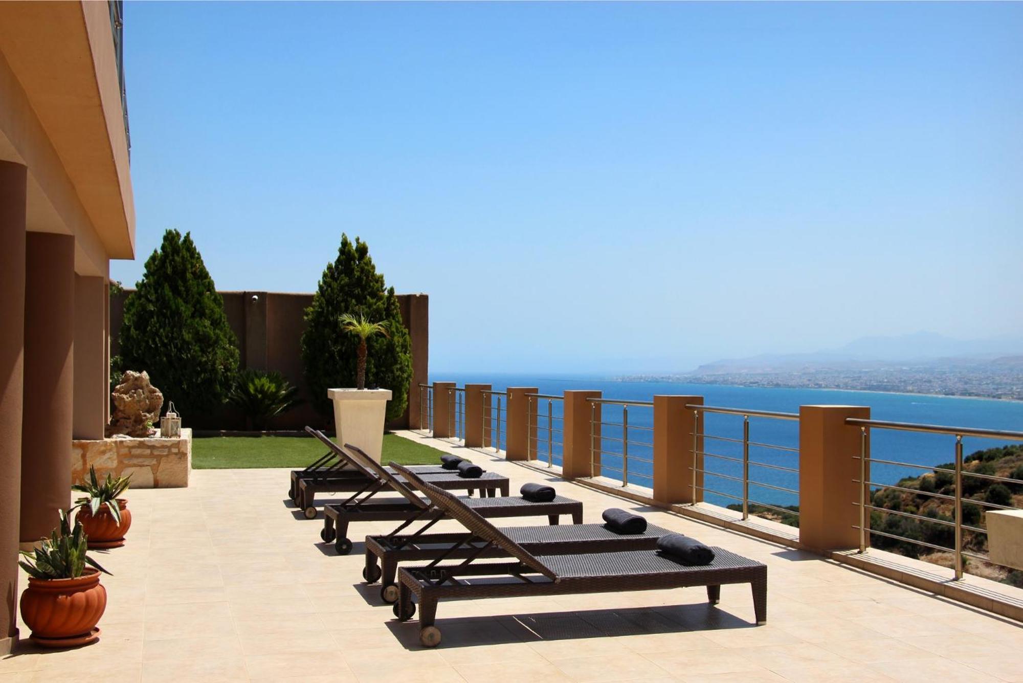 Superb Villa Yiorgos - Heated Pool Jacuzzi - Seaview