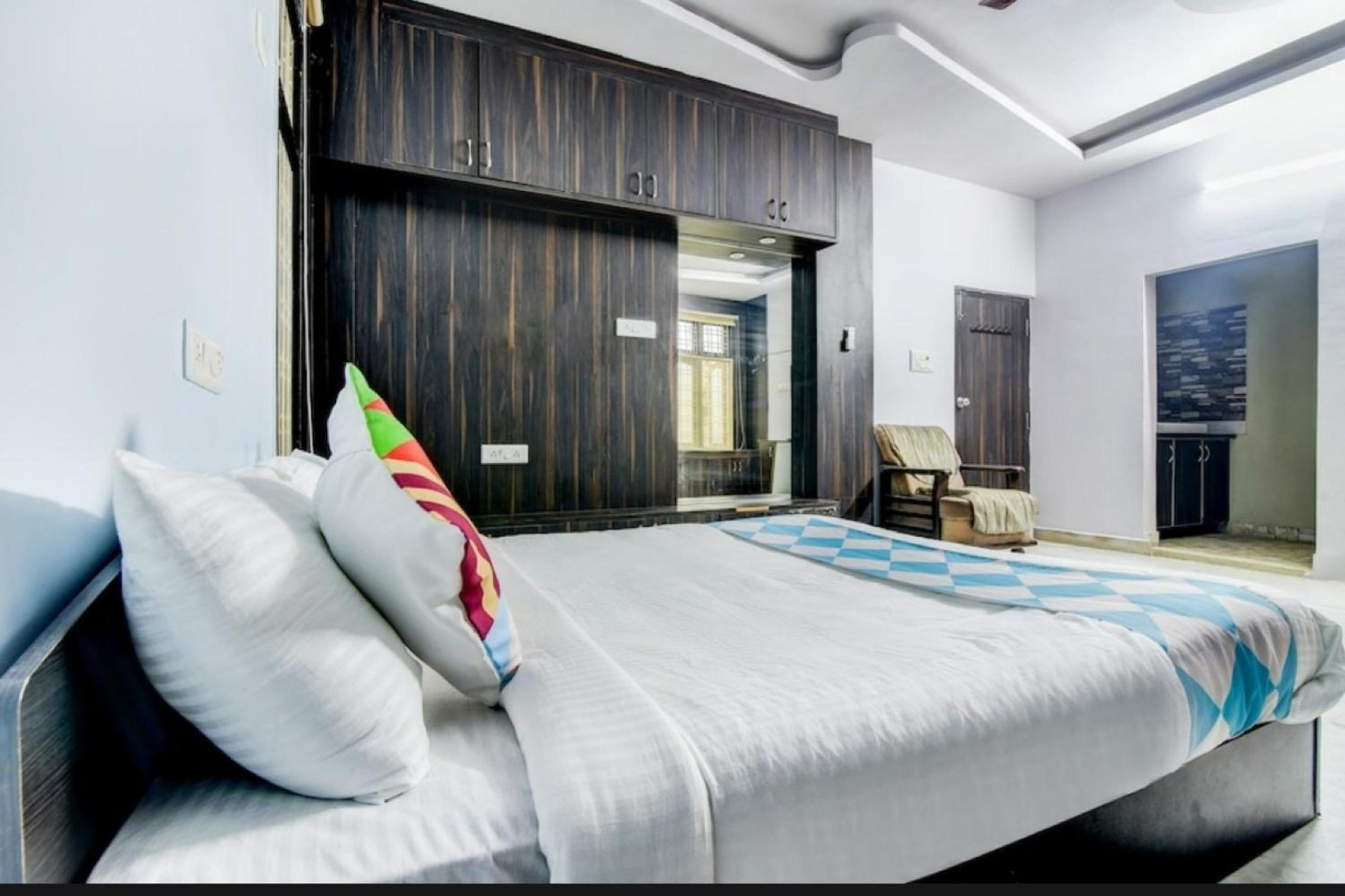 OYO Home Peaceful Stay Villa Near Miraj Cinemas - Shalini Shivani view 2
