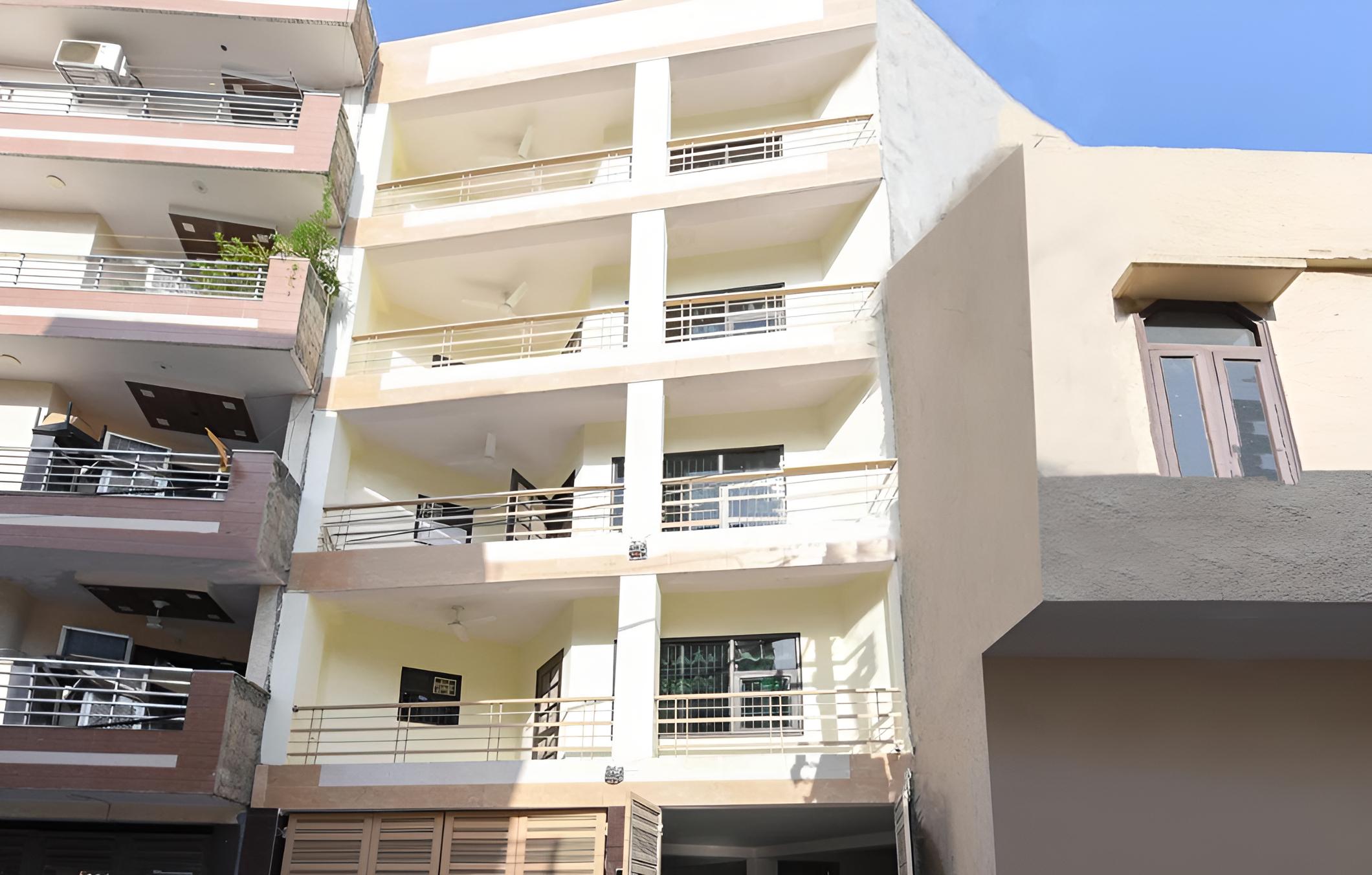OYO Club Residency Near Tdi Mall