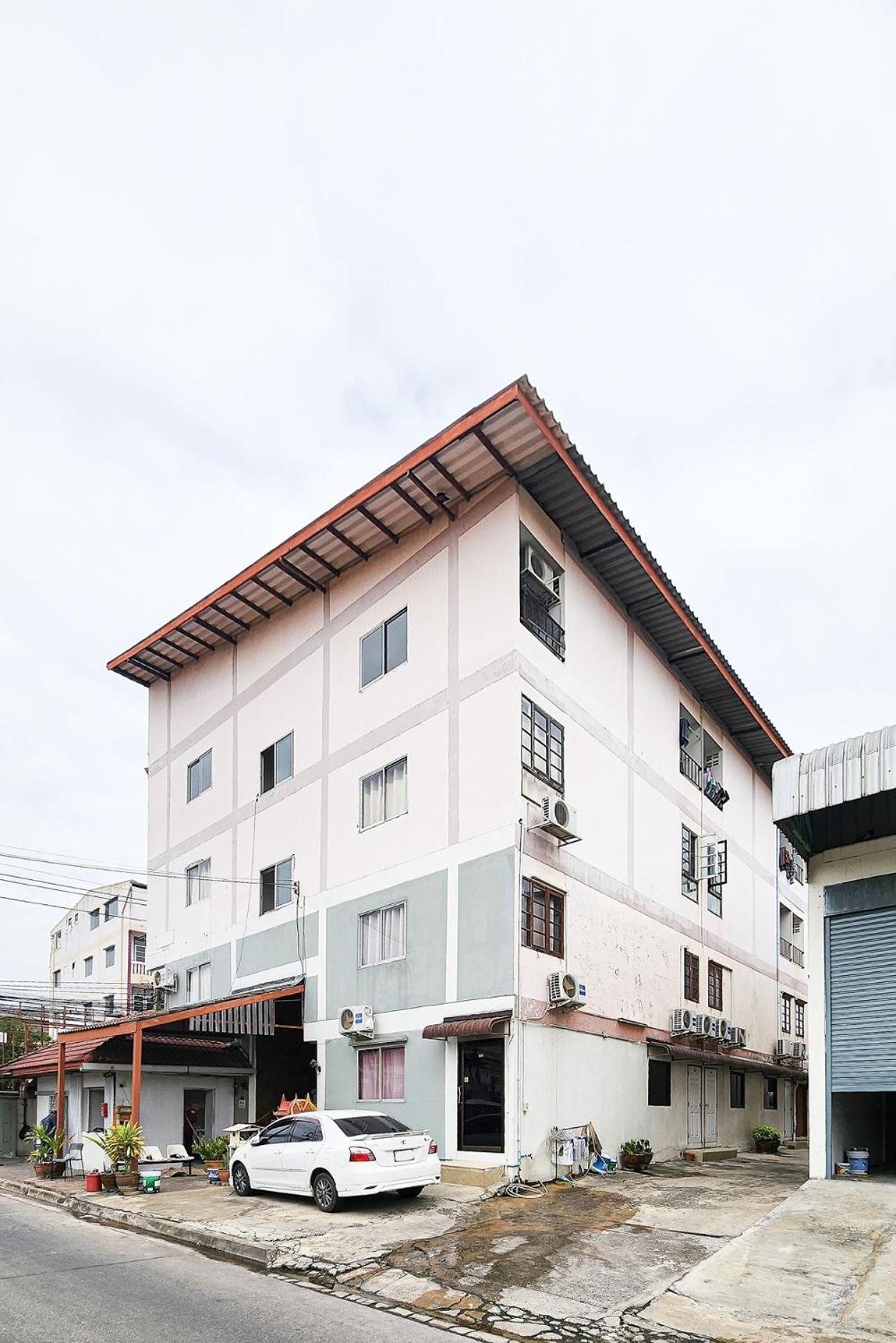 Hotel Freesia Bangphi Guest House - Image 1