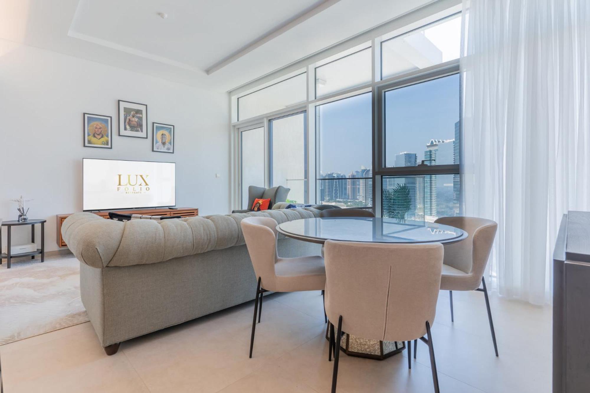 LUXFolio Retreats - Beautiful Hillside 1 Bedroom