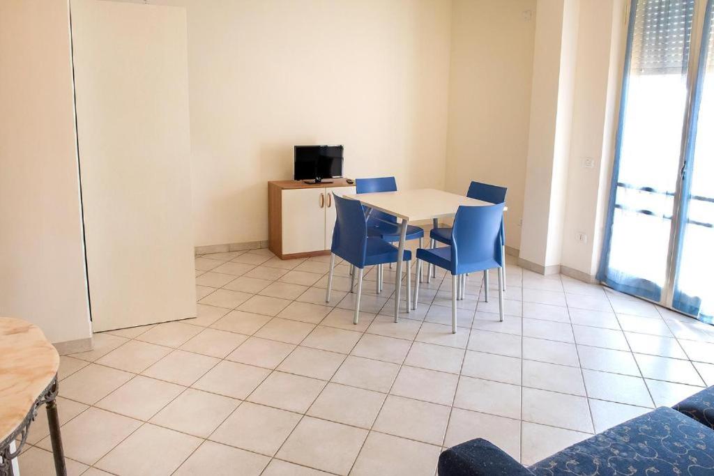 Seafront Two-Room Apartment in Marcelli – M030 view 2