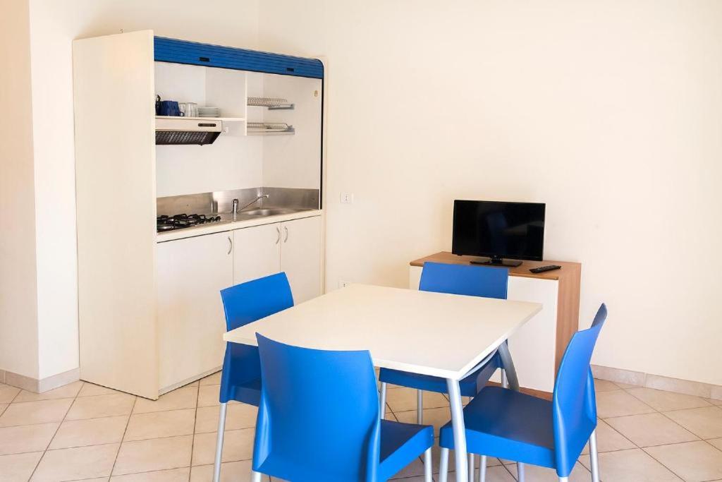 Seafront Two-Room Apartment in Marcelli – M030 view 3