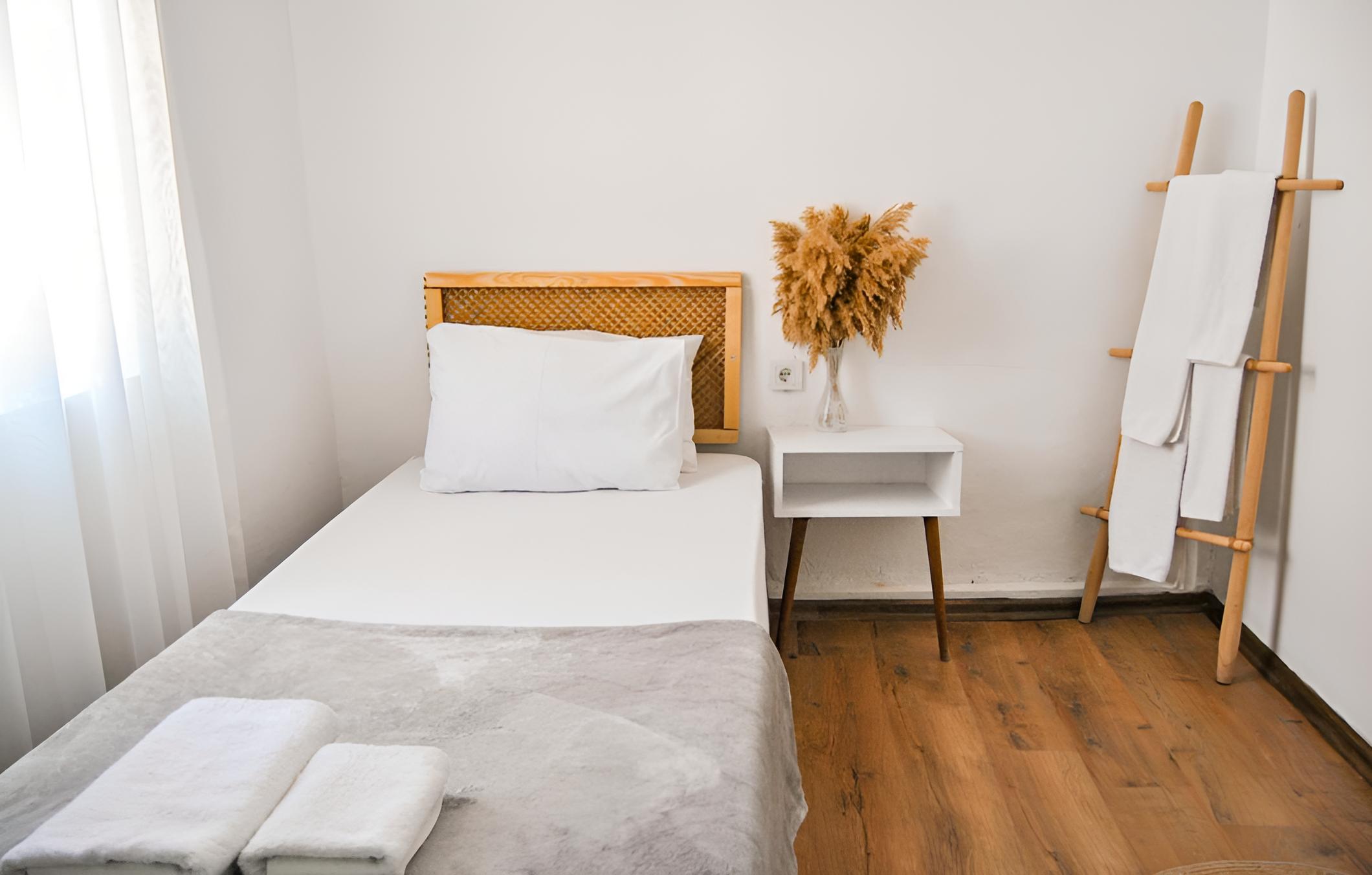 Hotel La Luna Otel Cunda - Image 1