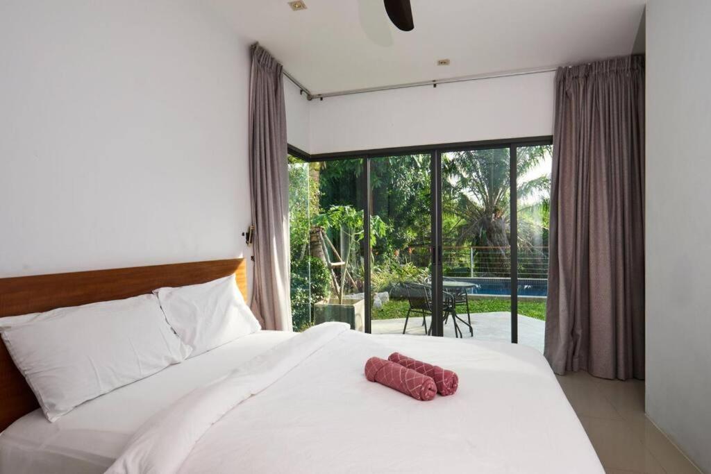 Private Pool Villa Near Naiharn Beach (YPV1)