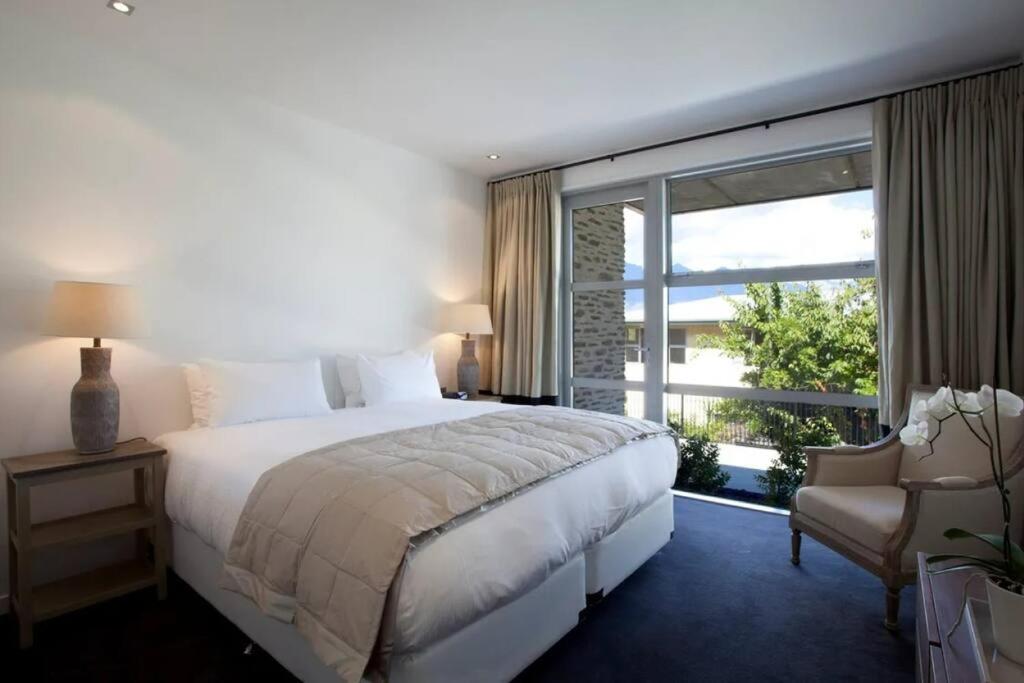 Kakara Moana - walk to town with hot tub view 5
