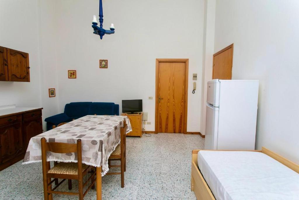 Bilocale con terrazzo in centro a Sirolo - S076 photo 4