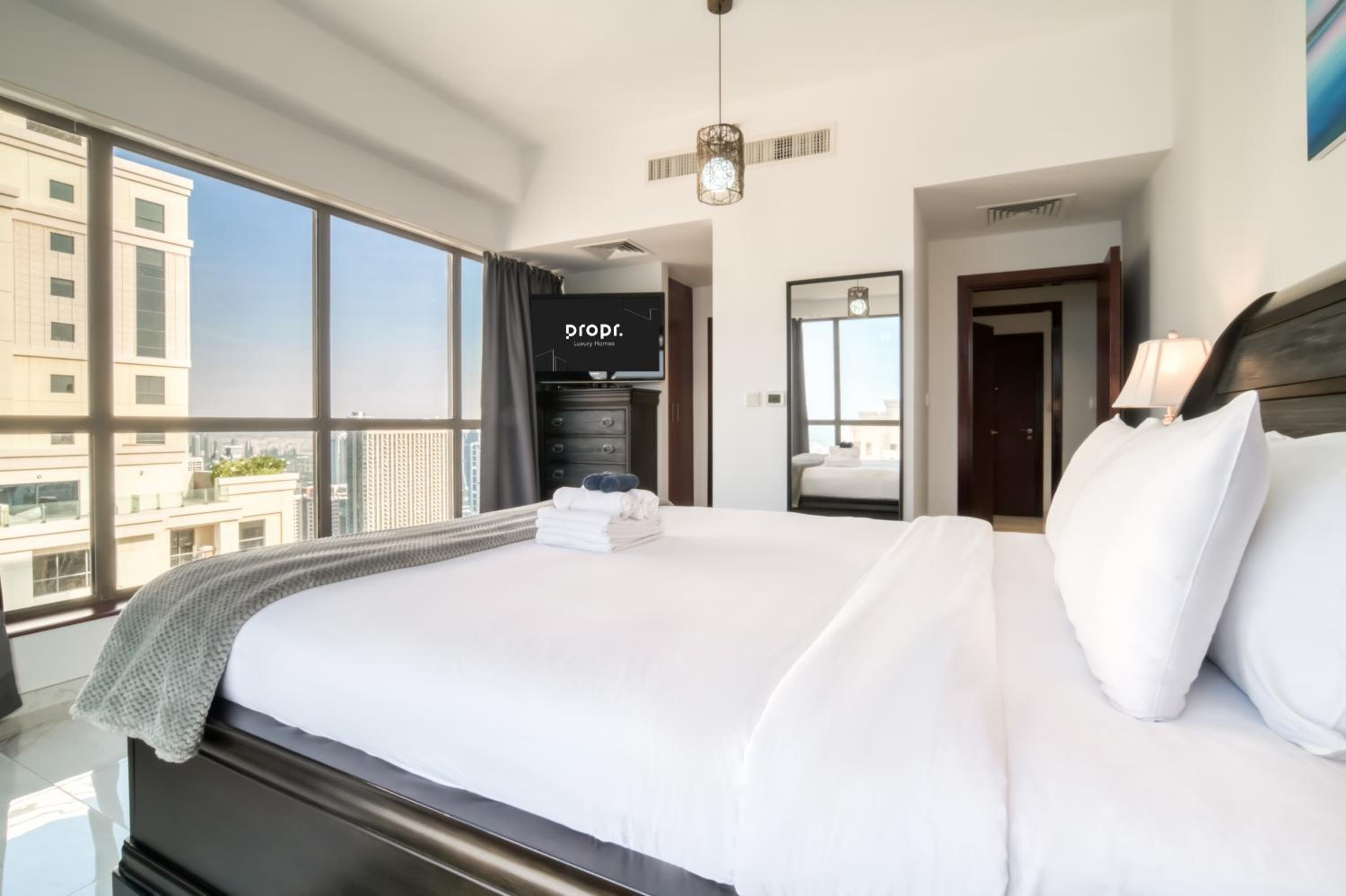 300m From The Beach - JBR Apartment with Sea & Dubai Eye Views