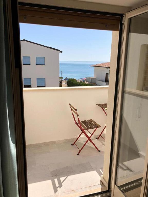 RS304 - Marcelli, nuovo bilo fronte mare con spiaggia inclusa view 2