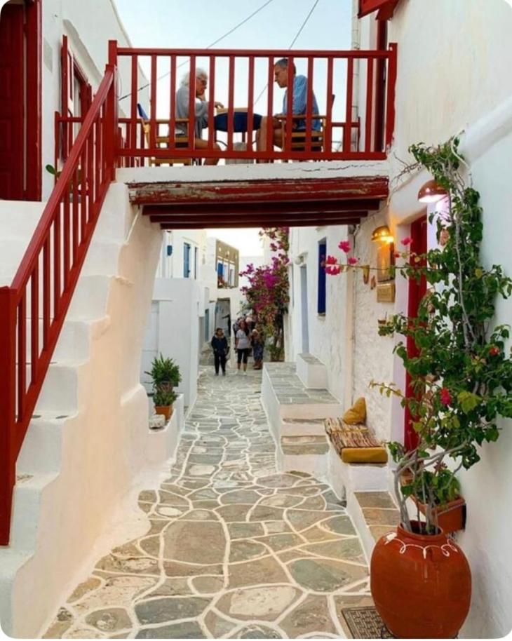 Lotzia House