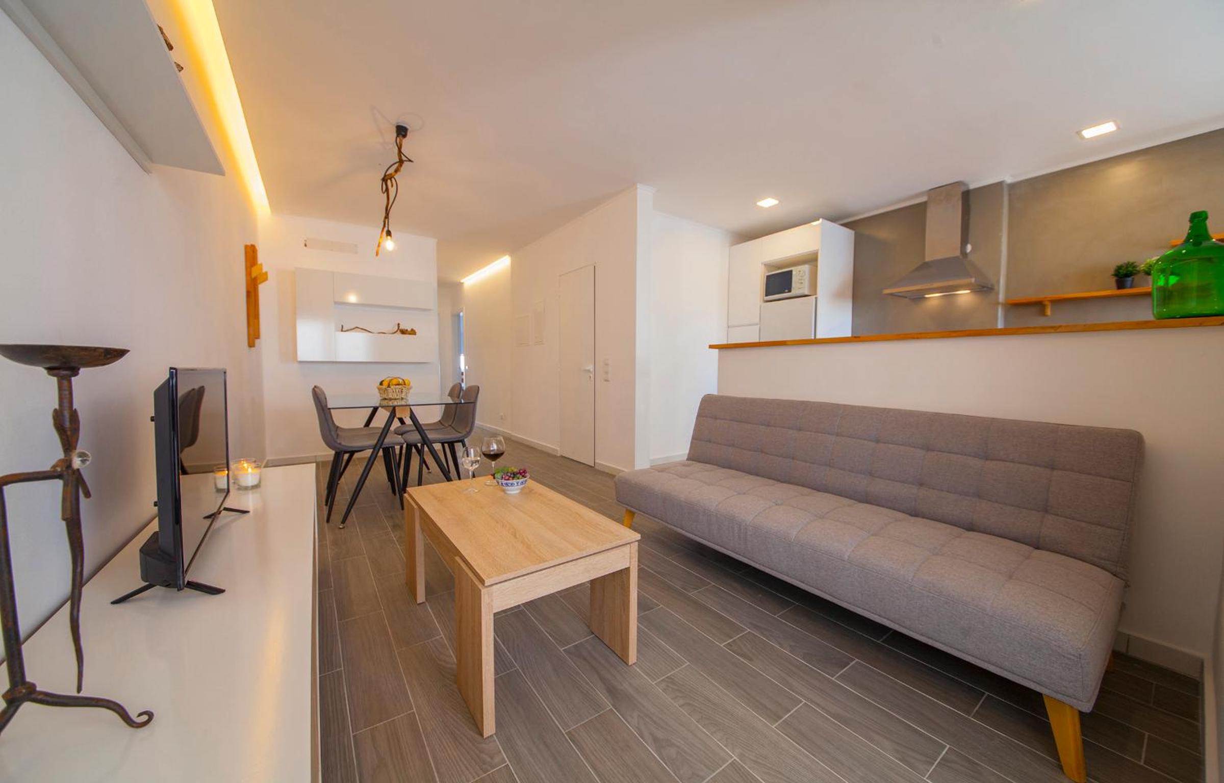 B38 - Tamar & Patio view 4