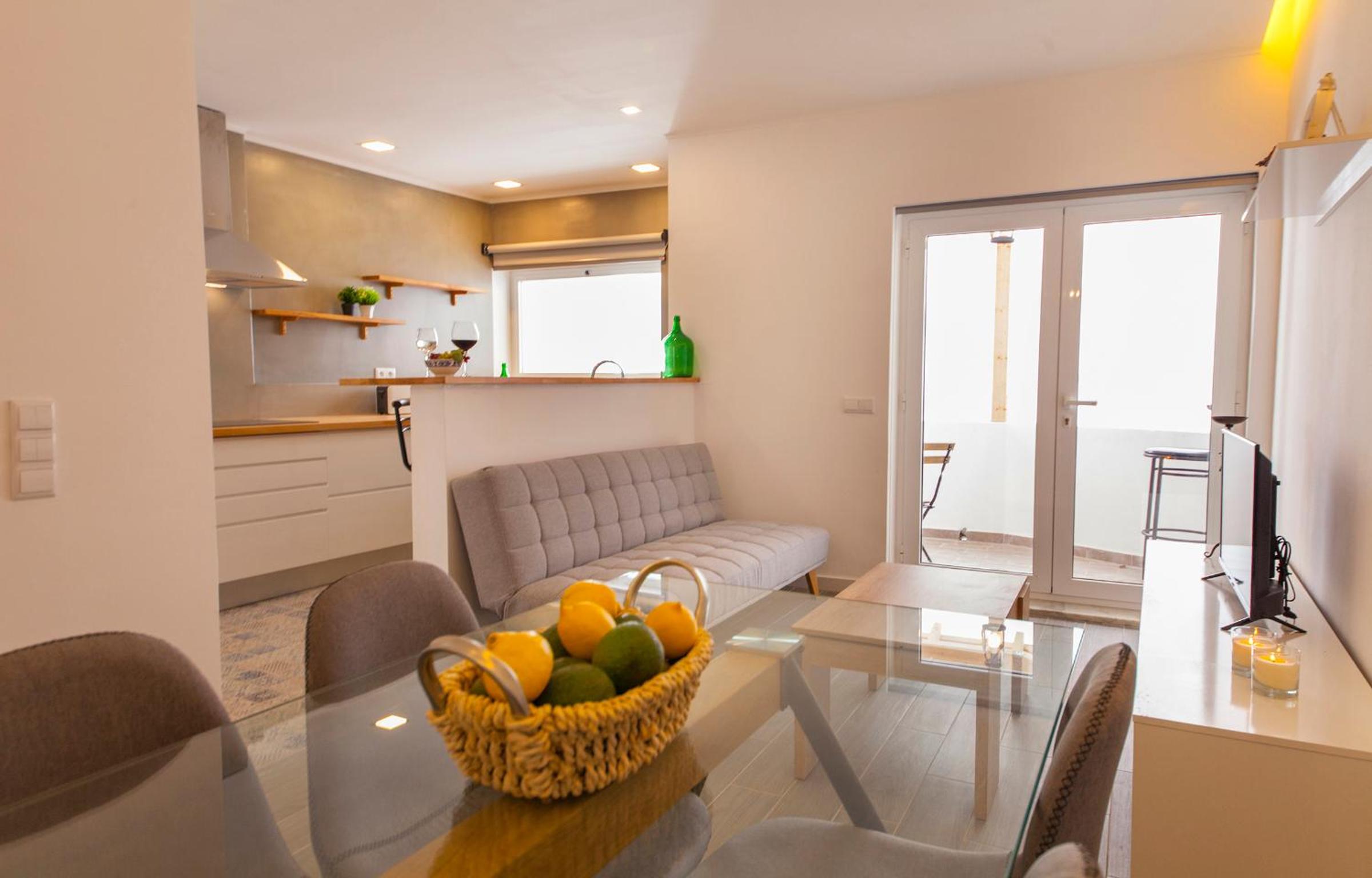 B38 - Tamar & Patio view 5