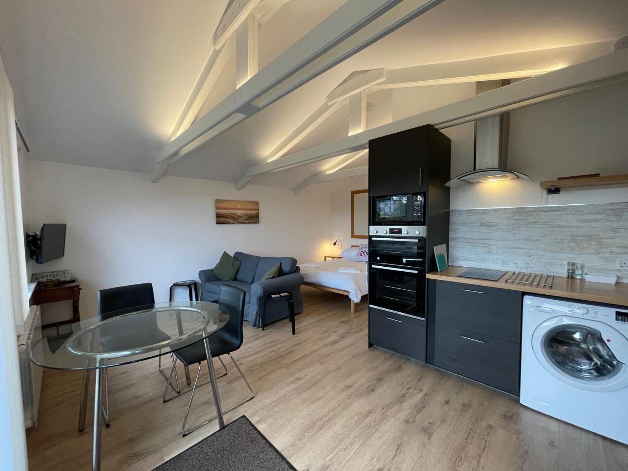 Spacious lodge with king sized bed