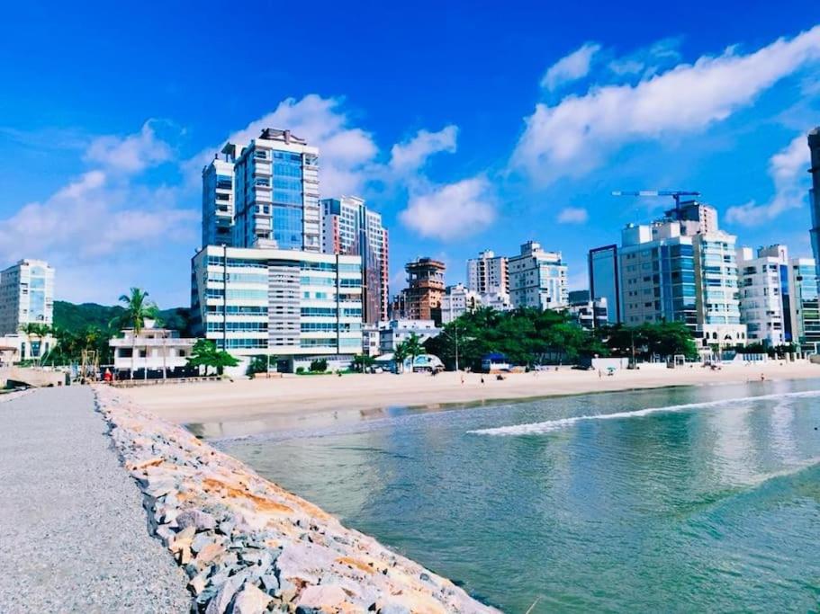 Luxuoso apartamento com vista mar em Itapema SC