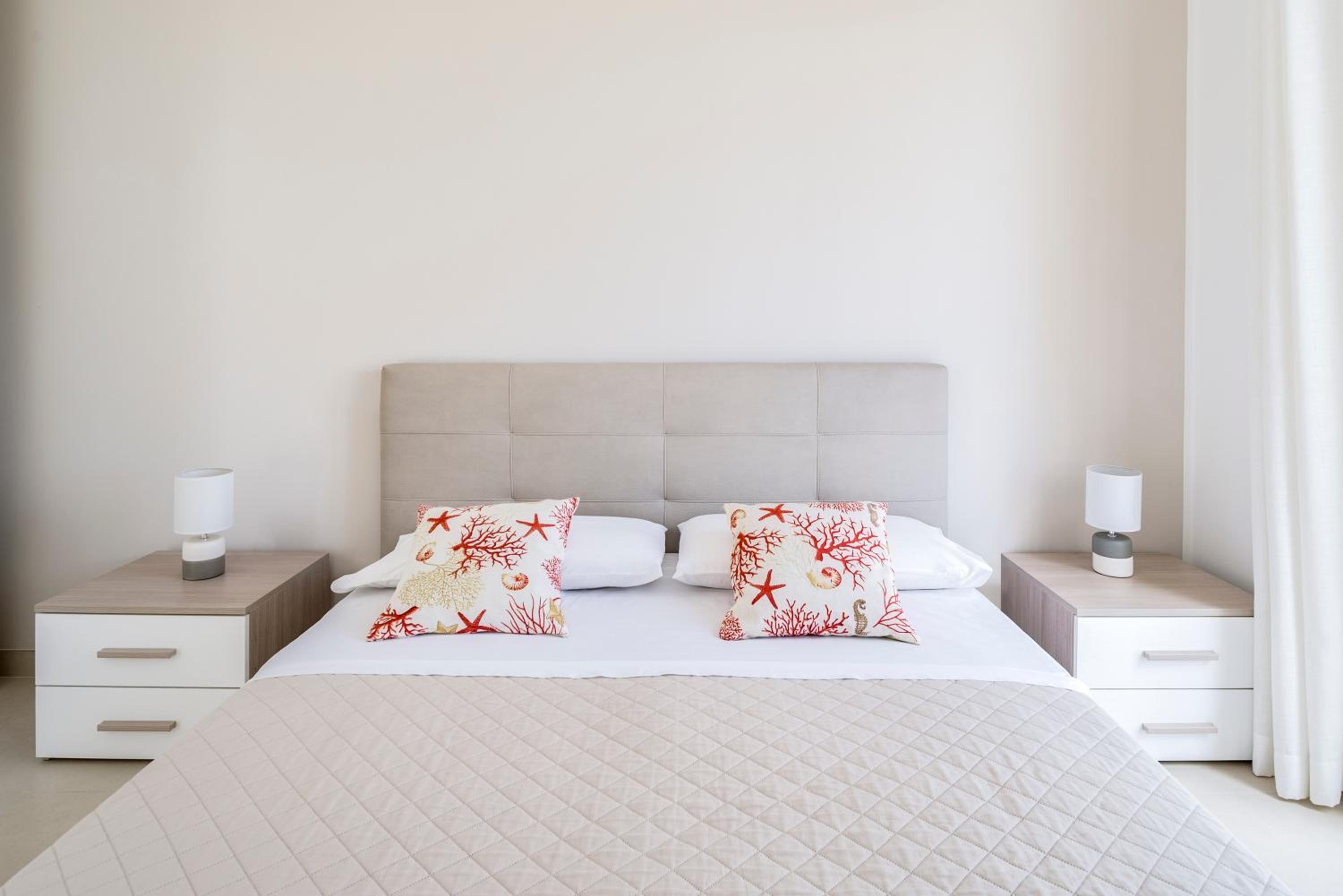 DolceVitaSuites - Modern 3 Bdr Villa in S. Lorenzo view 5
