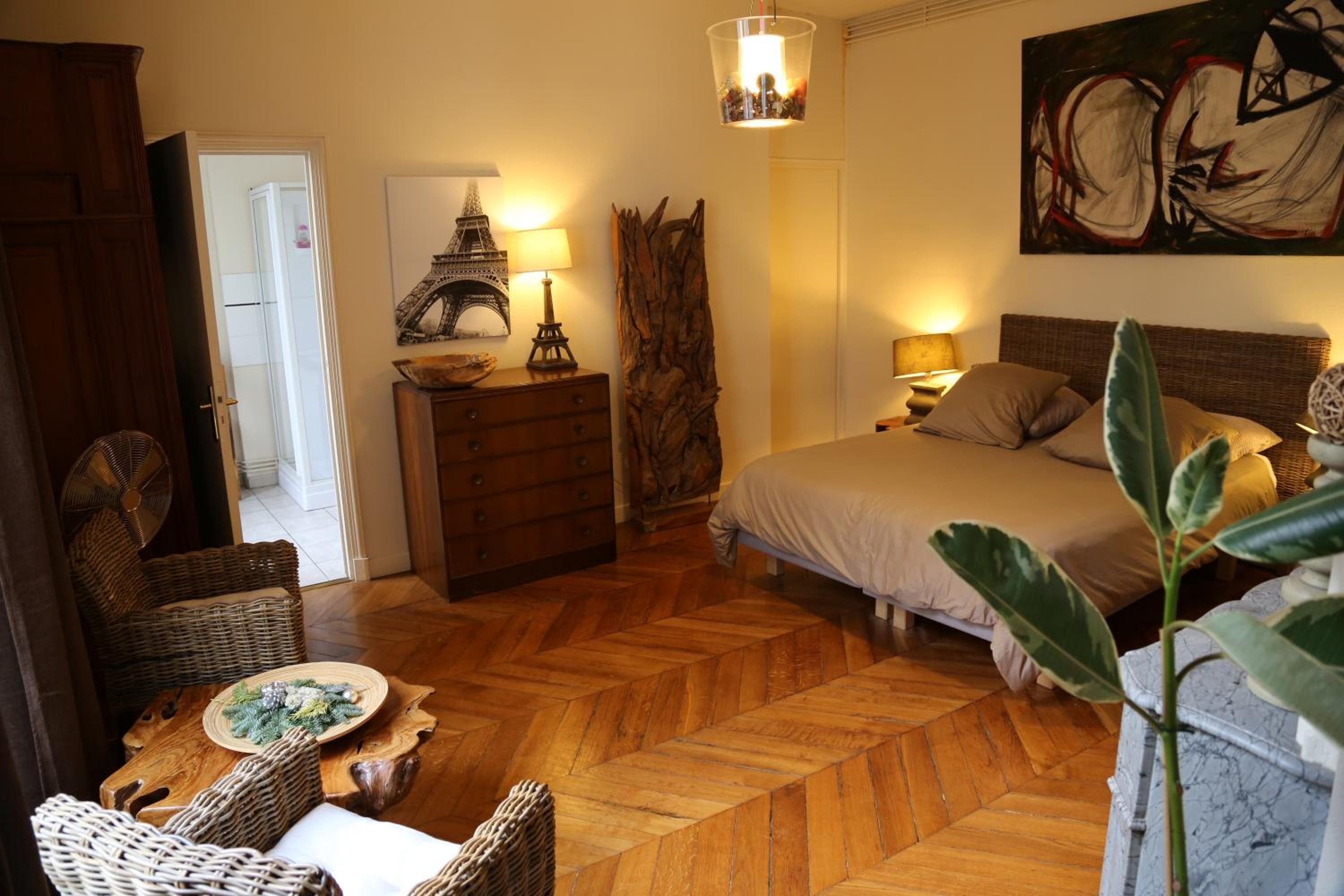 A Room In Paris