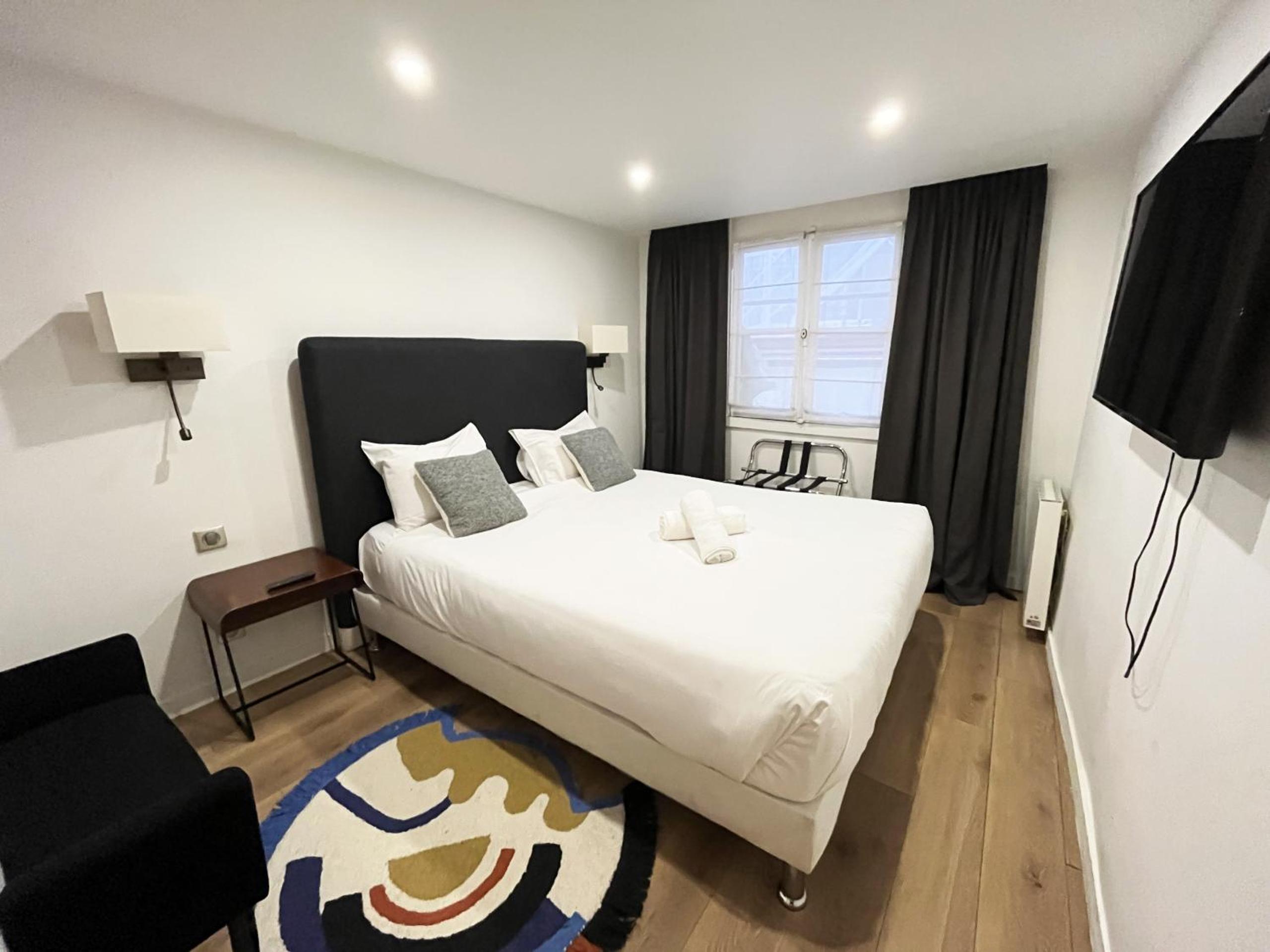 62-LUXURY FLAT CHAMPS ELYSEES (1G)