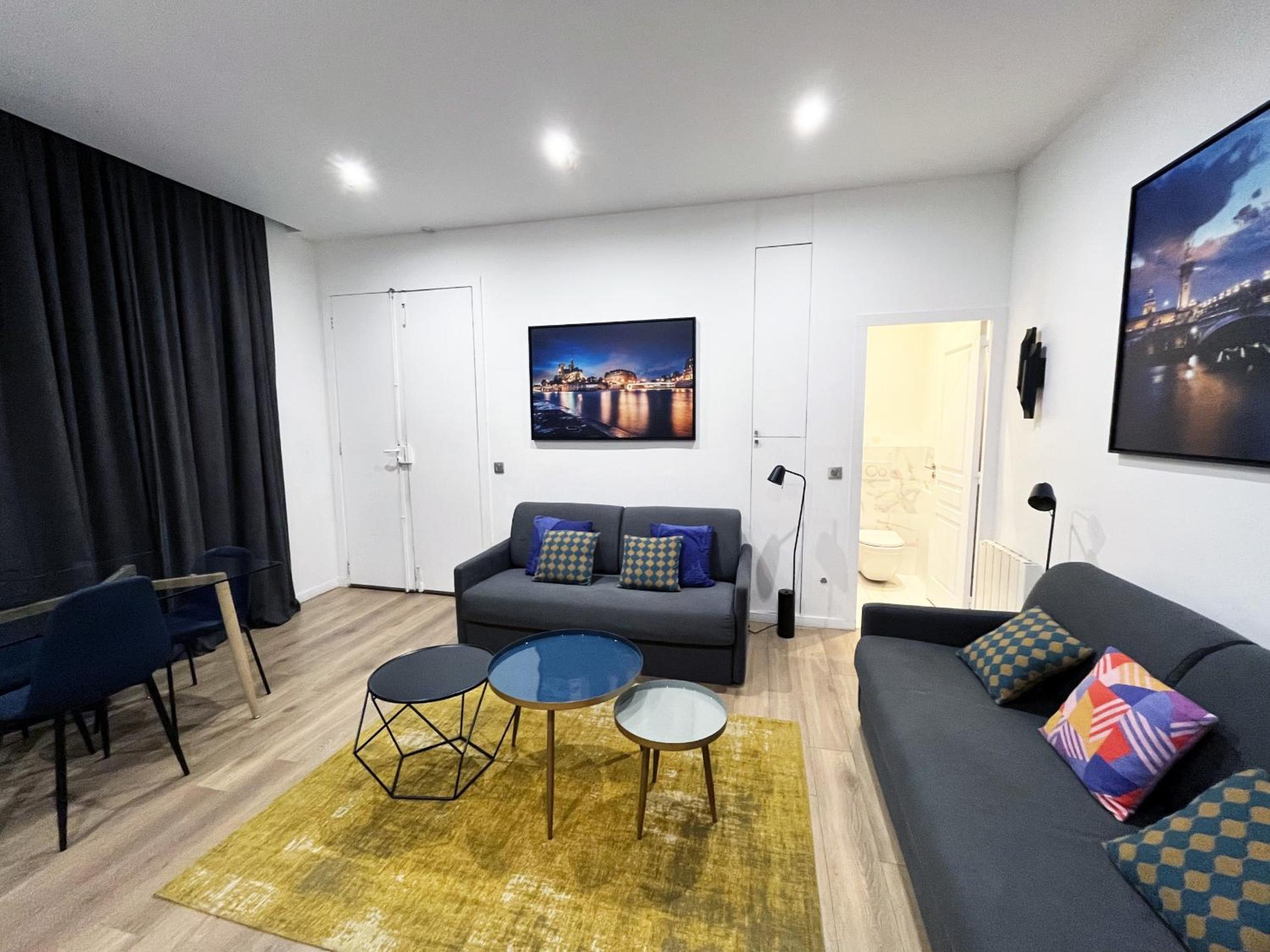 62-LUXURY FLAT CHAMPS ELYSEES (1G)