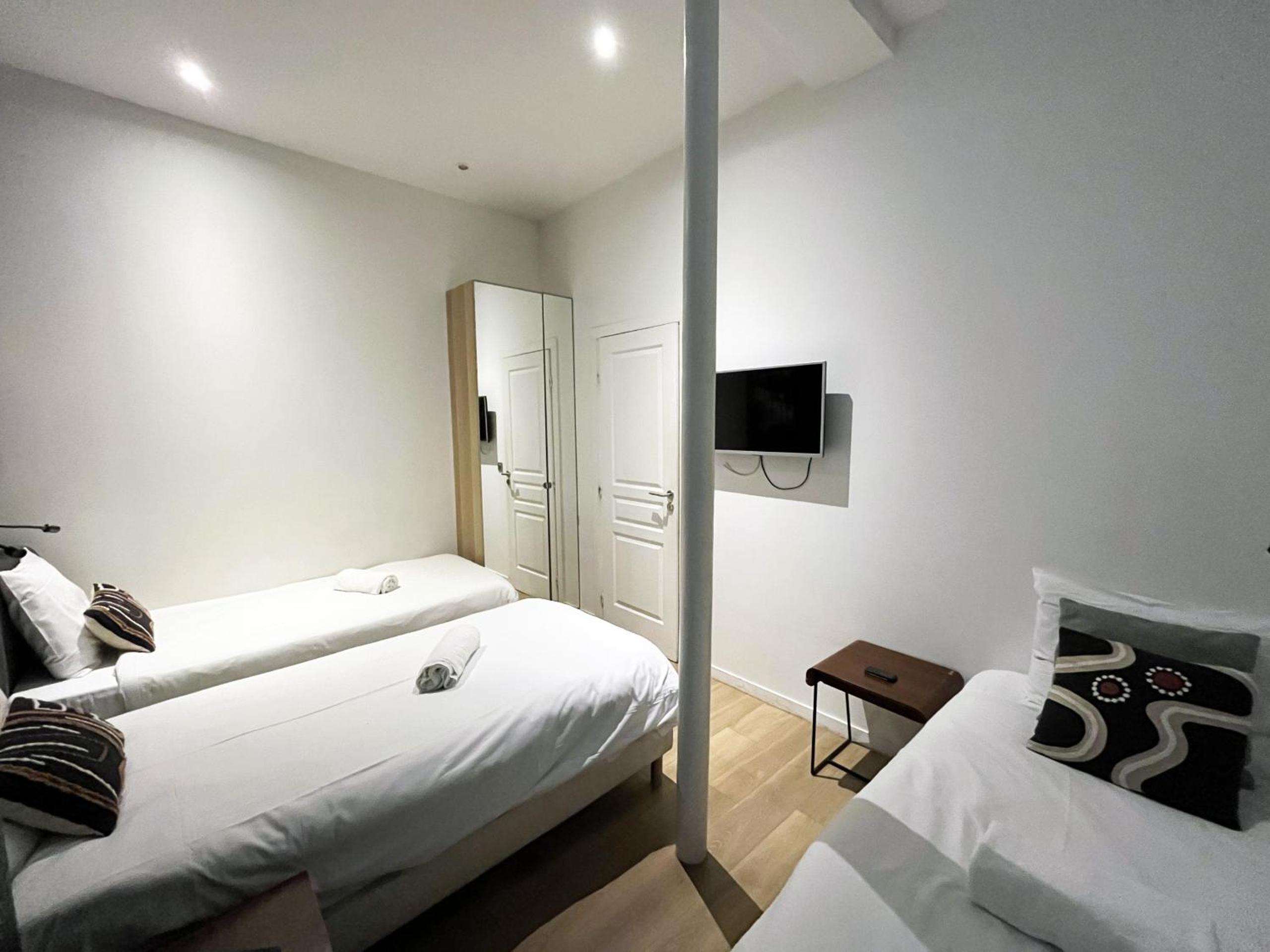 62-LUXURY FLAT CHAMPS ELYSEES (1G)