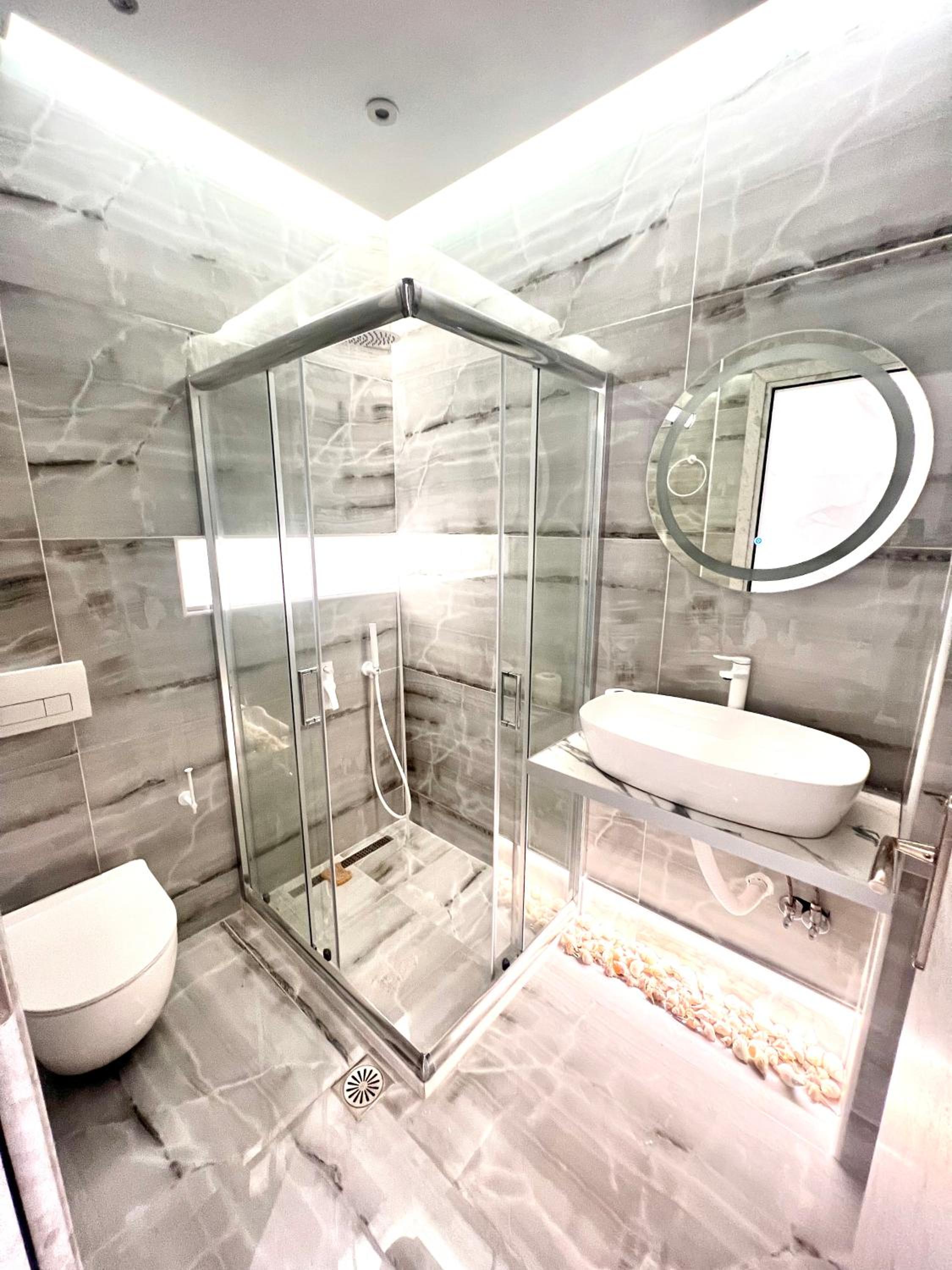 Luxury Black and White Interior Apartments view 4
