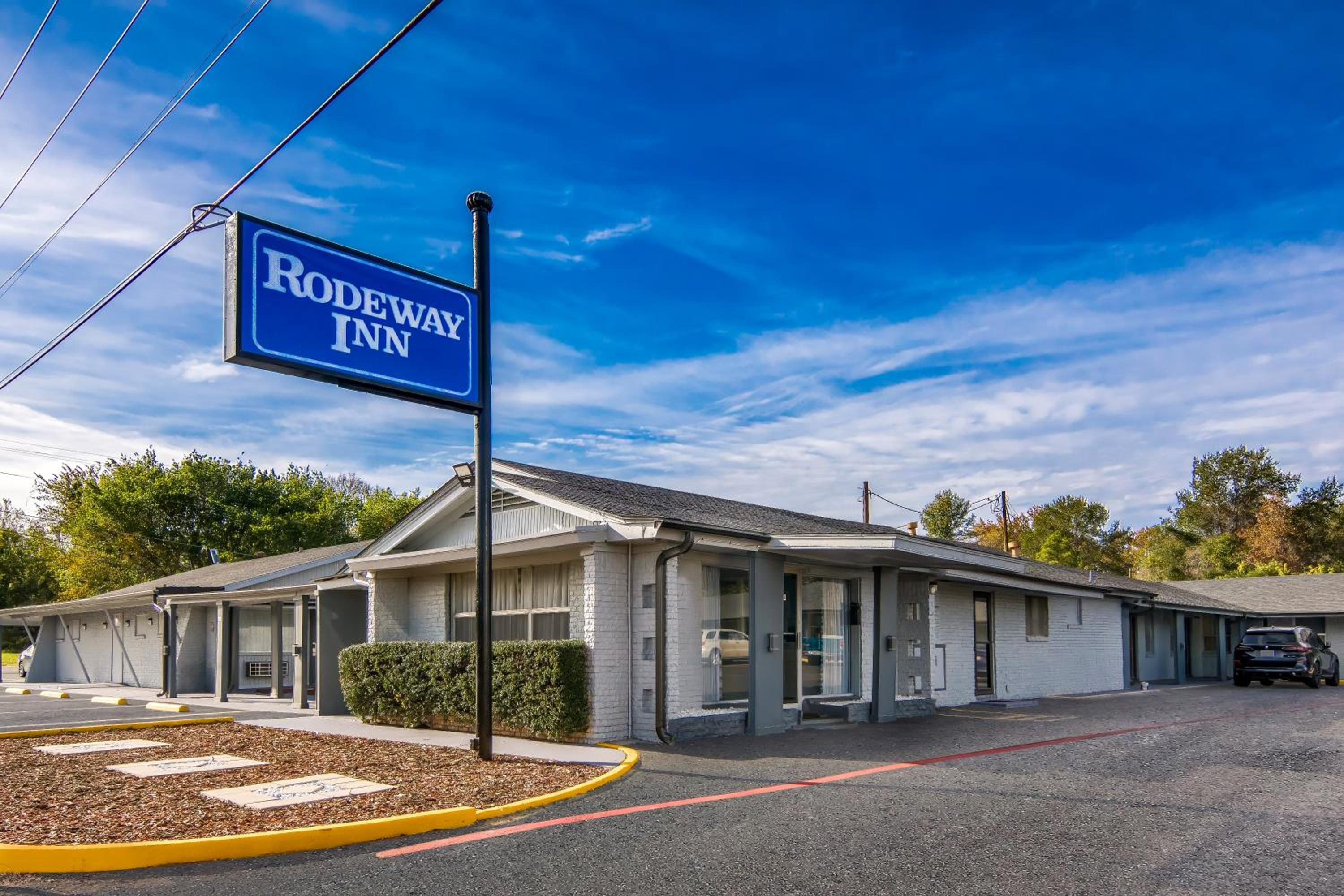 Palestine Vacations - Rodeway Inn - Property Image 12
