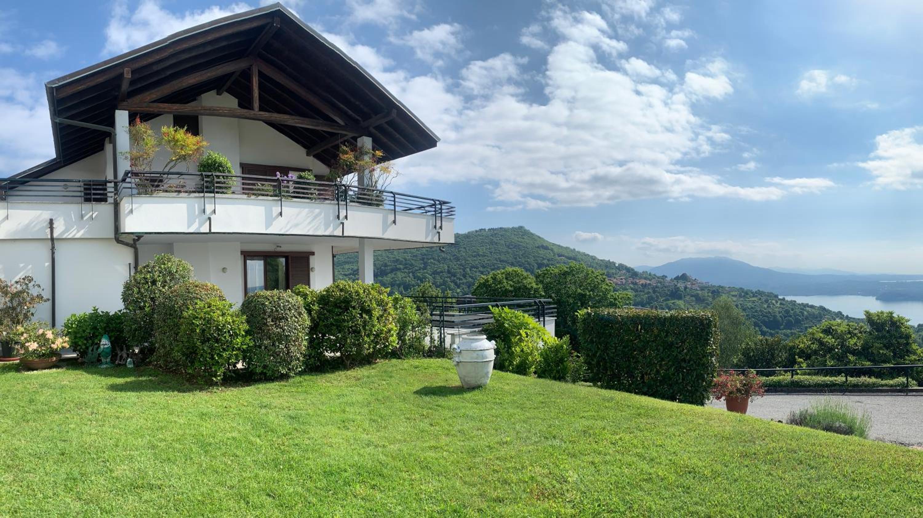 PANORAMA - Apartment with terrace overlooking the Lake view 2