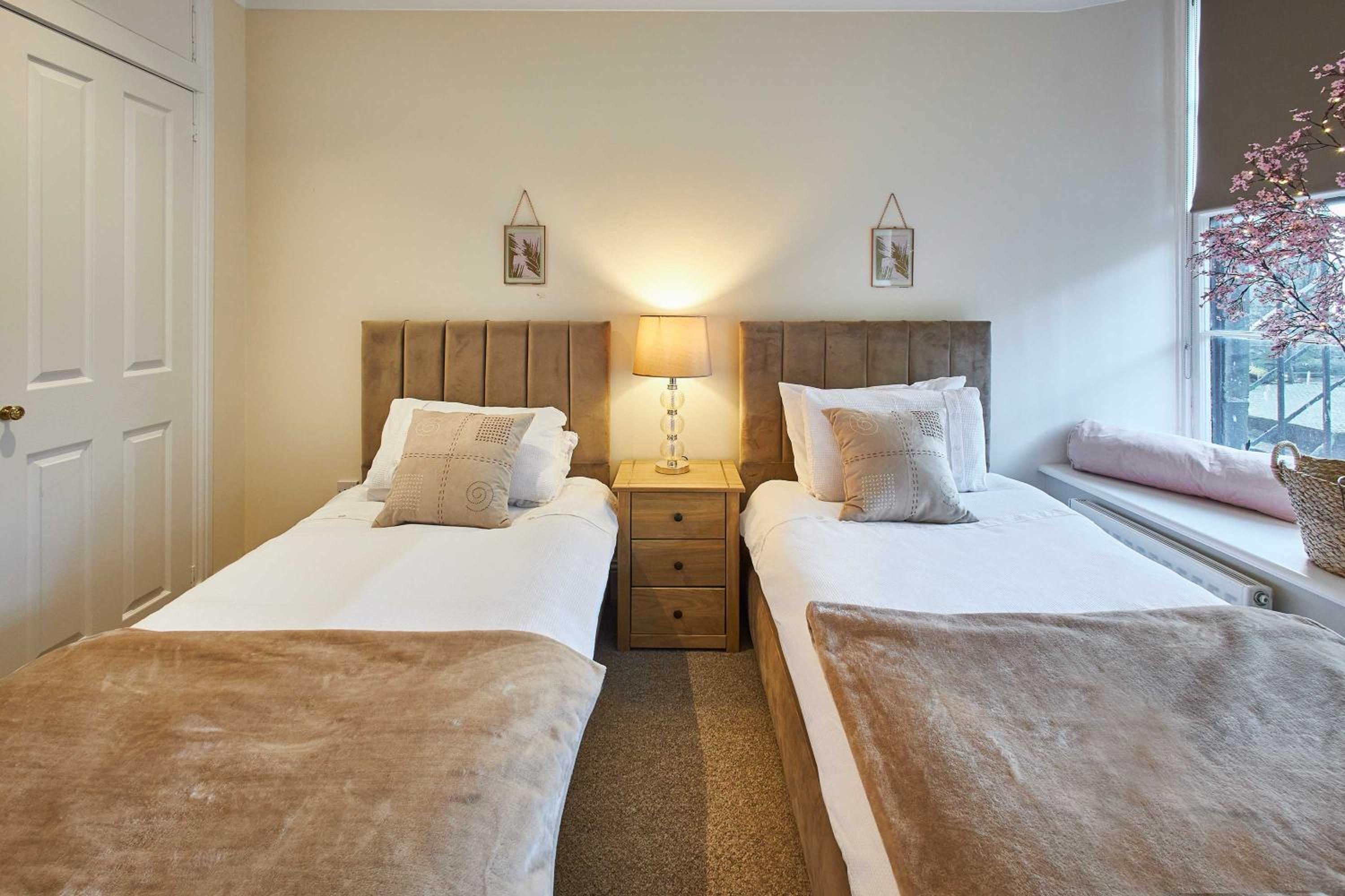 Host & Stay - Hide Hill Apartments view 4