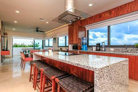 Gorgeous Private Pool with Terrace Steps to Beach and 5th Ave!