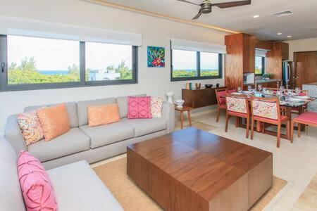 Gorgeous Private Pool with Terrace Steps to Beach and 5th Ave!