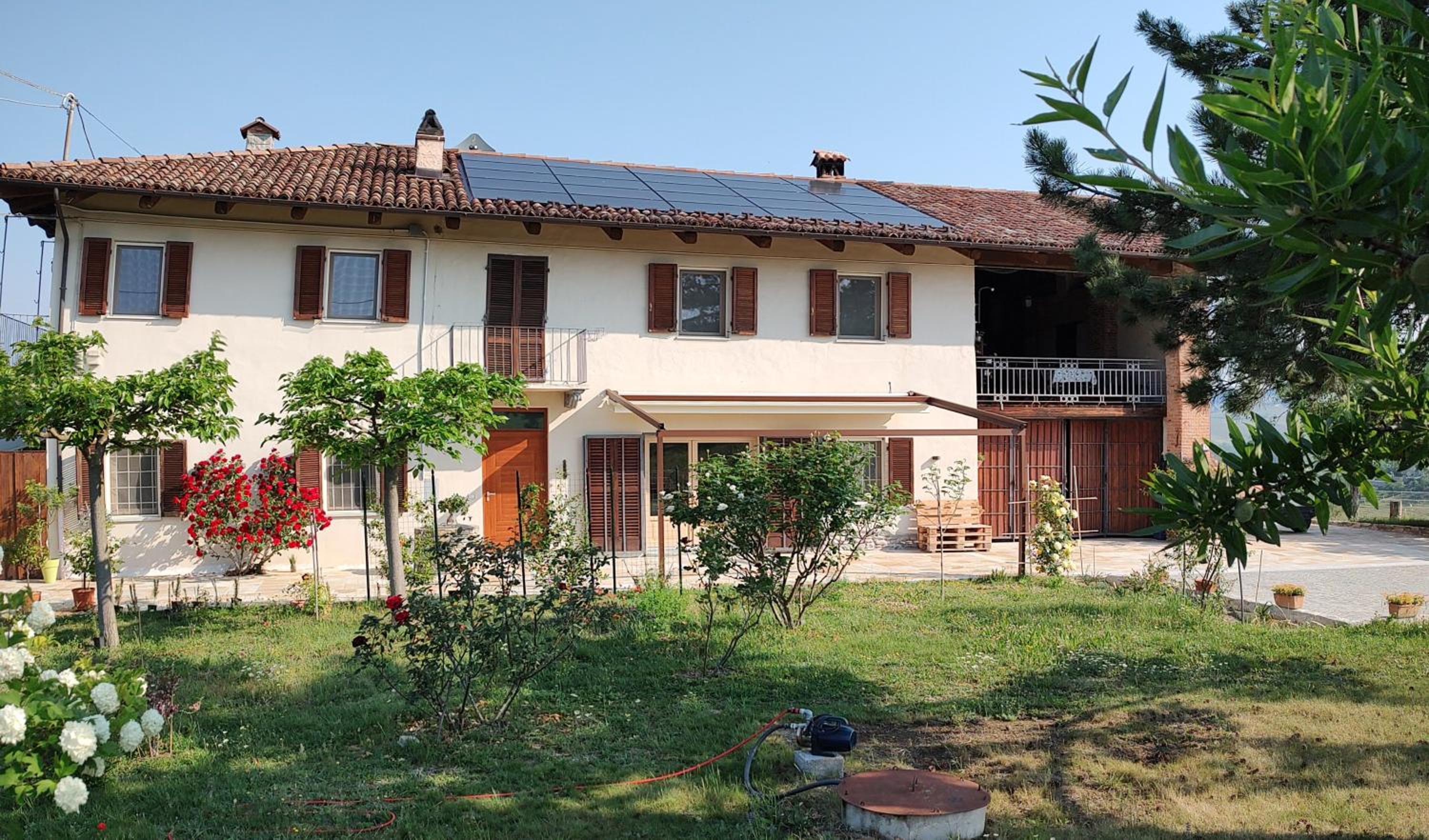 Riviera delle Langhe Wine Country House with a Pool photo 2