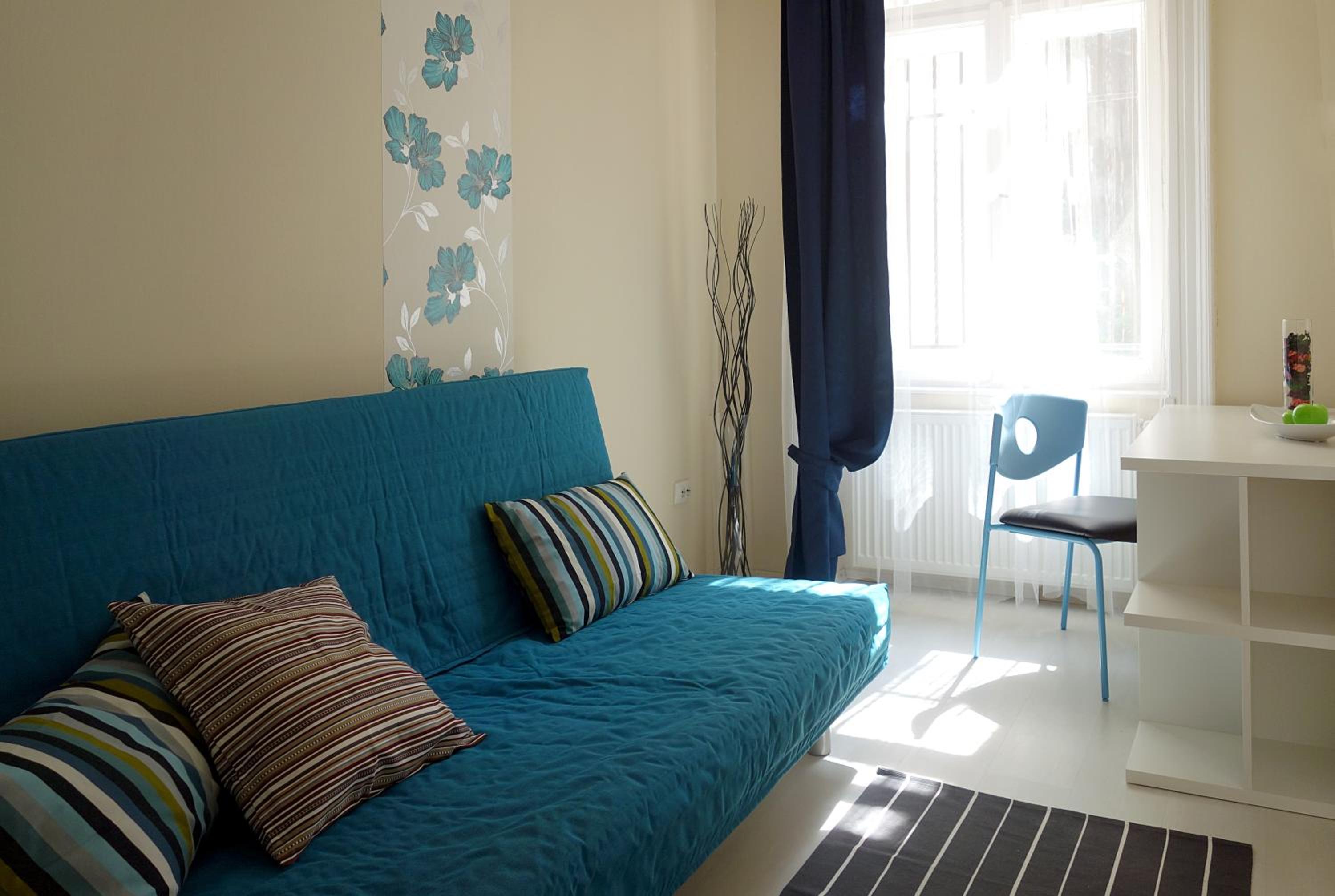 Vivid Rozsa Apartment