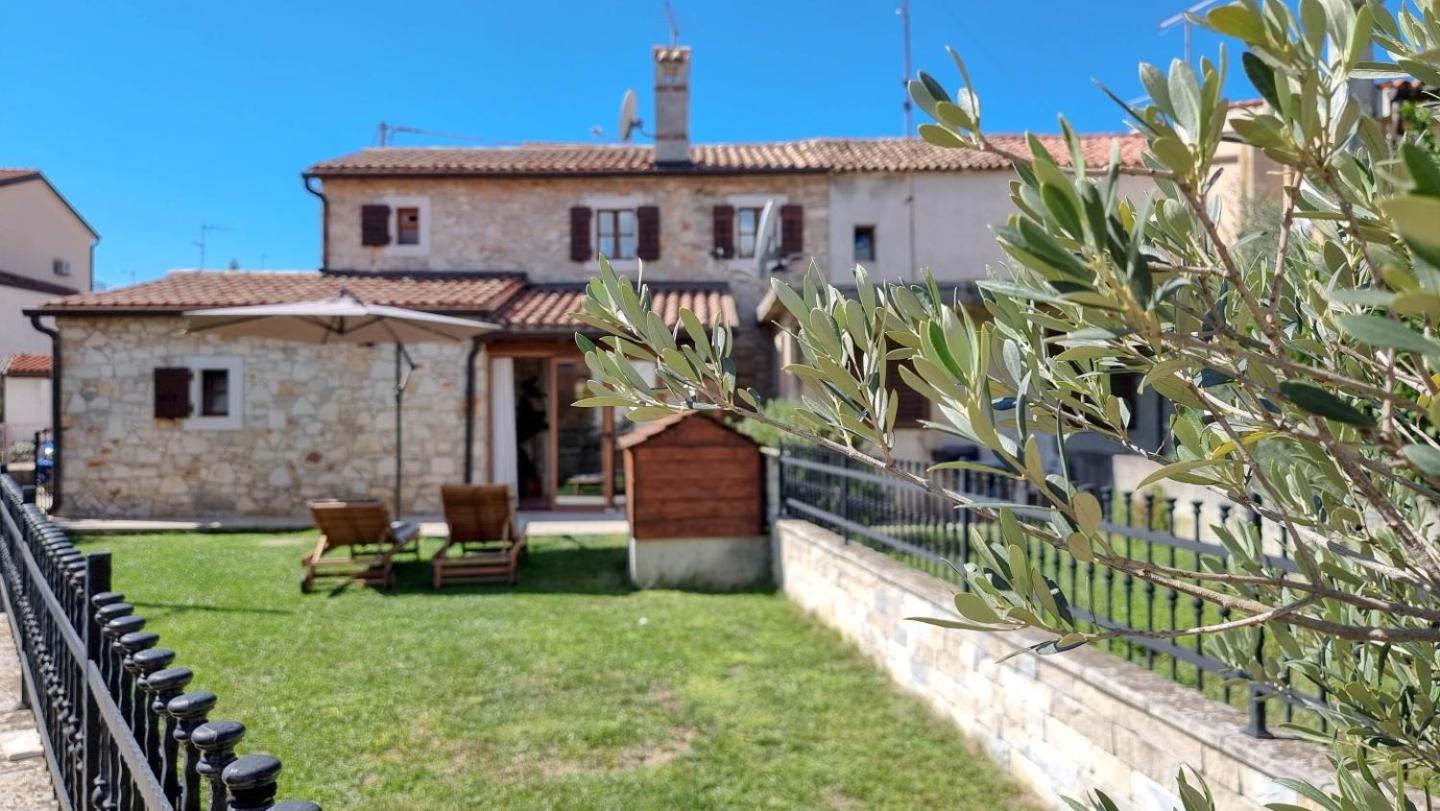 Hotel Ariana - Image 1