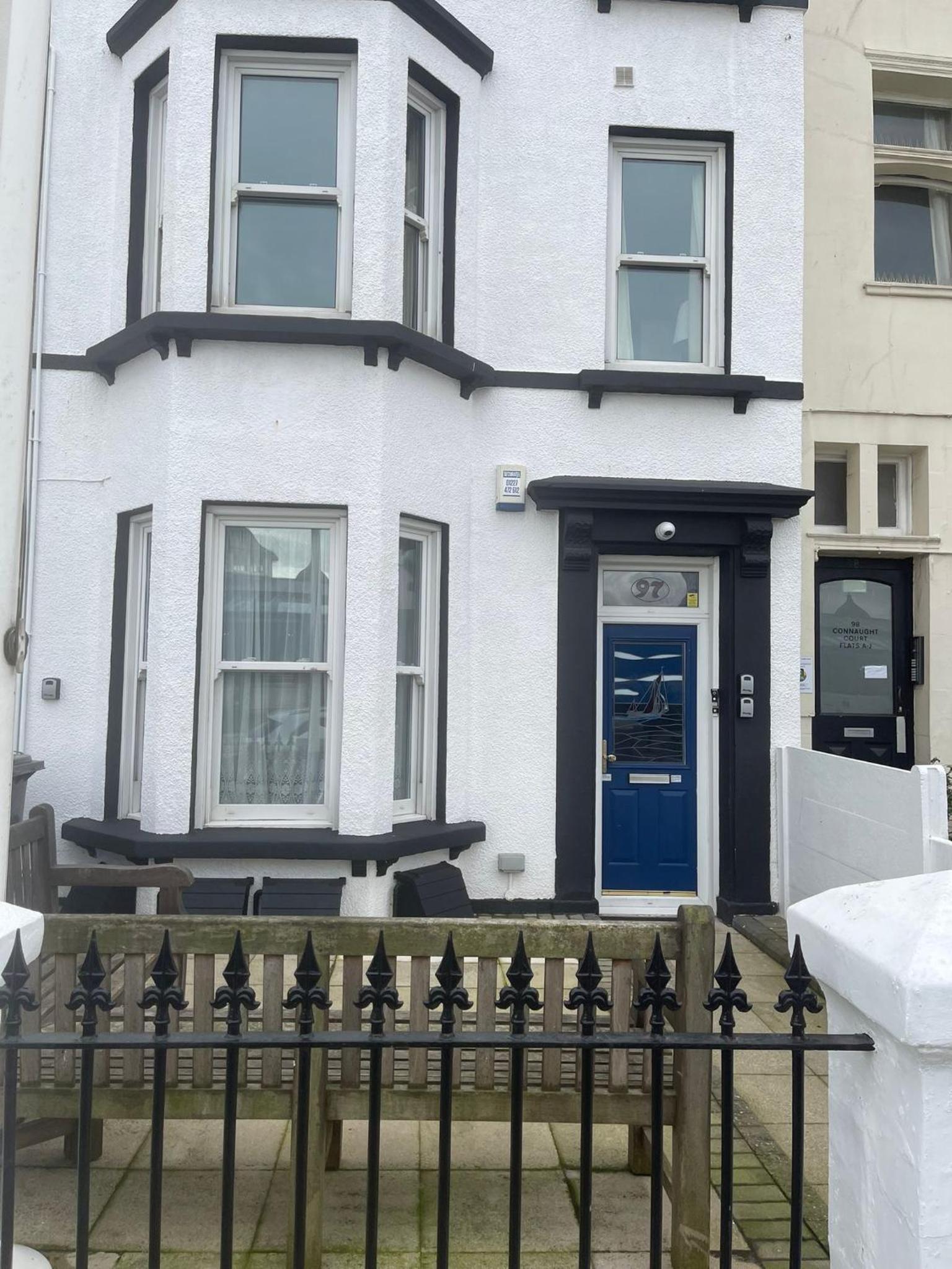 Hotel Evening Tide - Image 1