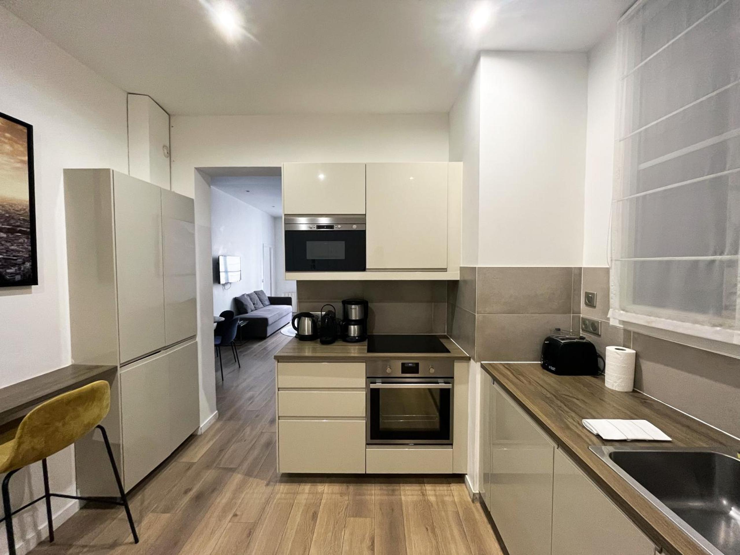 64-LUXURY FLAT CHAMPS ELYSEES (1D)