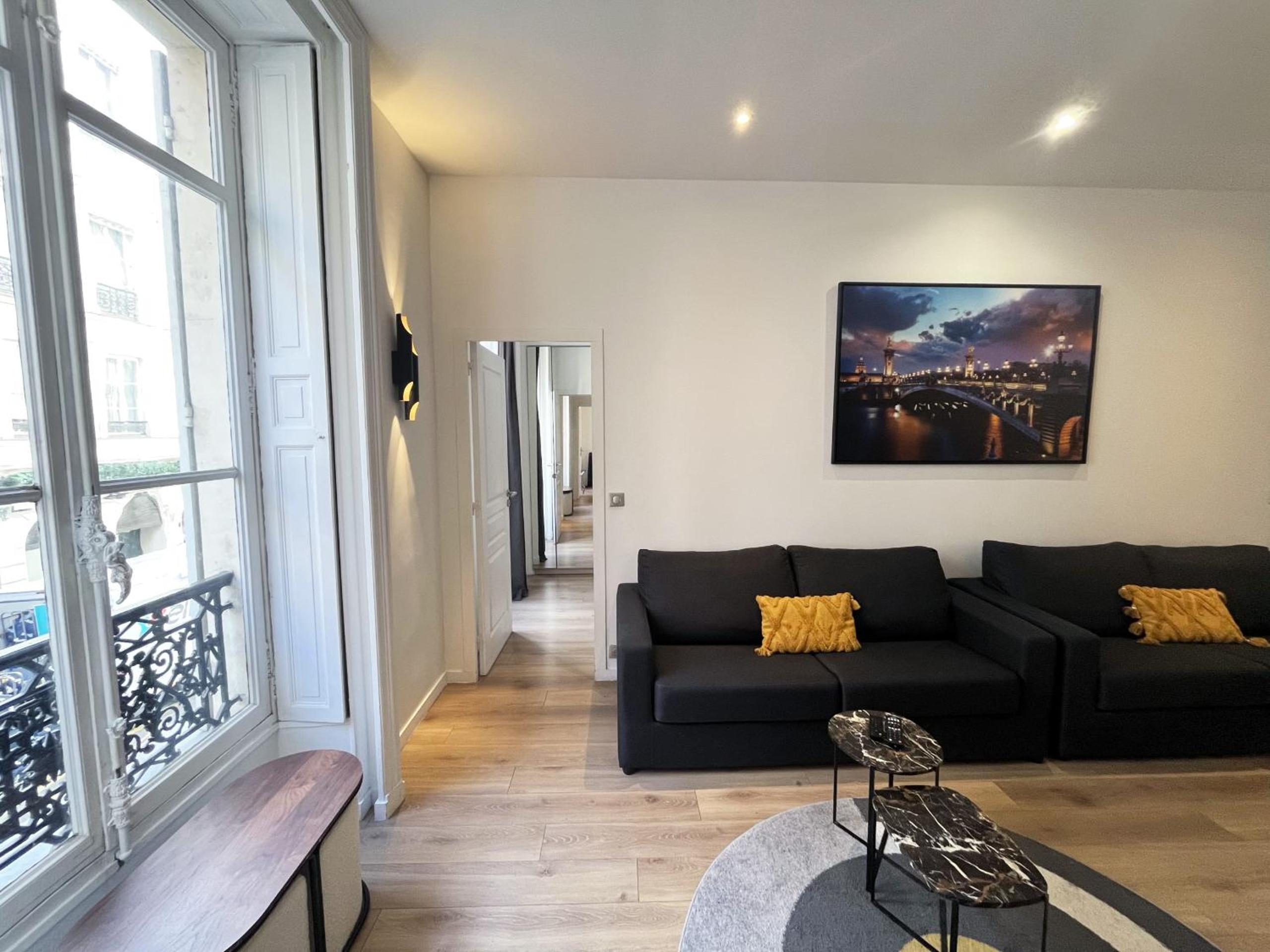 64-LUXURY FLAT CHAMPS ELYSEES (1D)