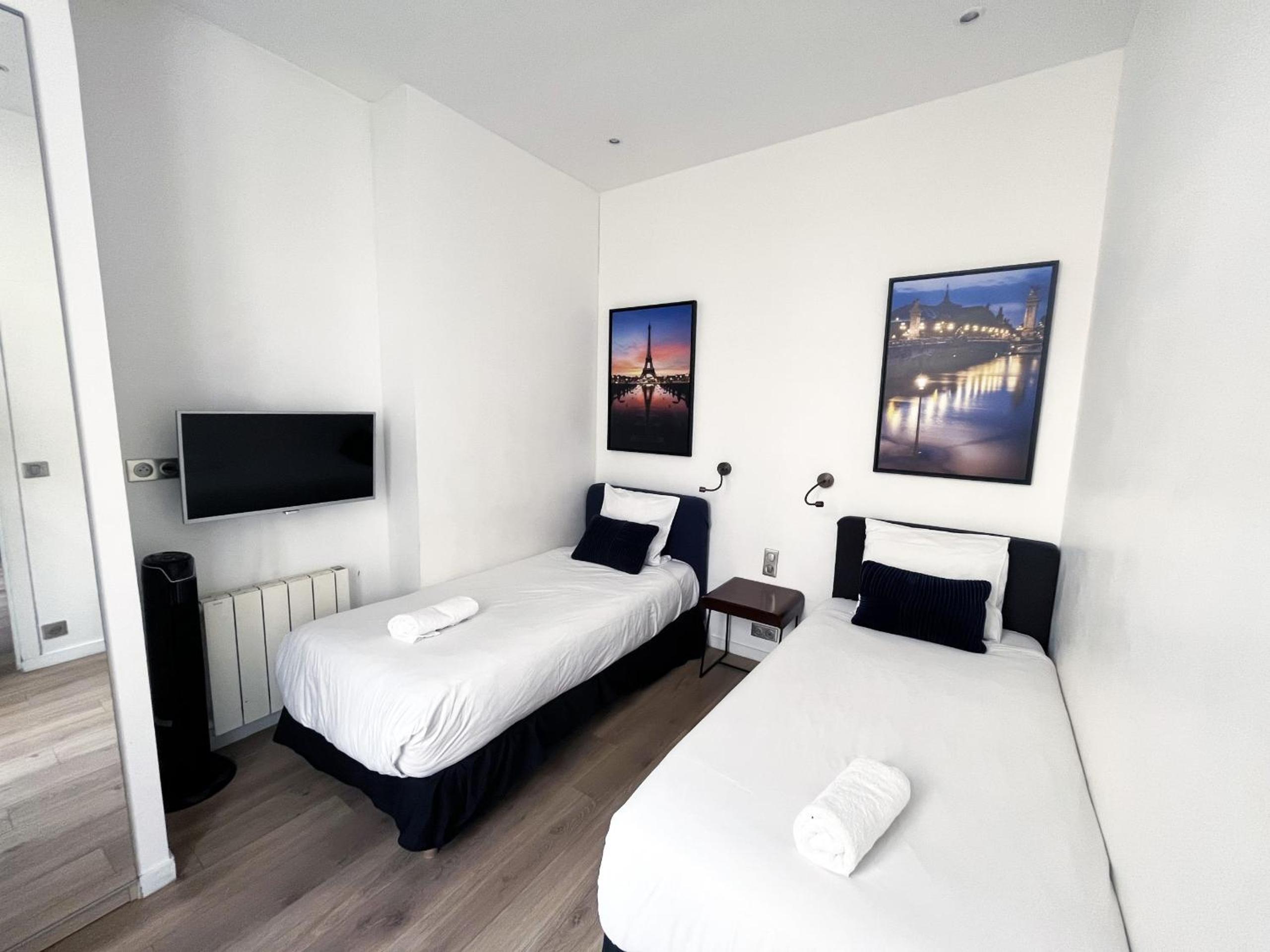64-LUXURY FLAT CHAMPS ELYSEES (1D)