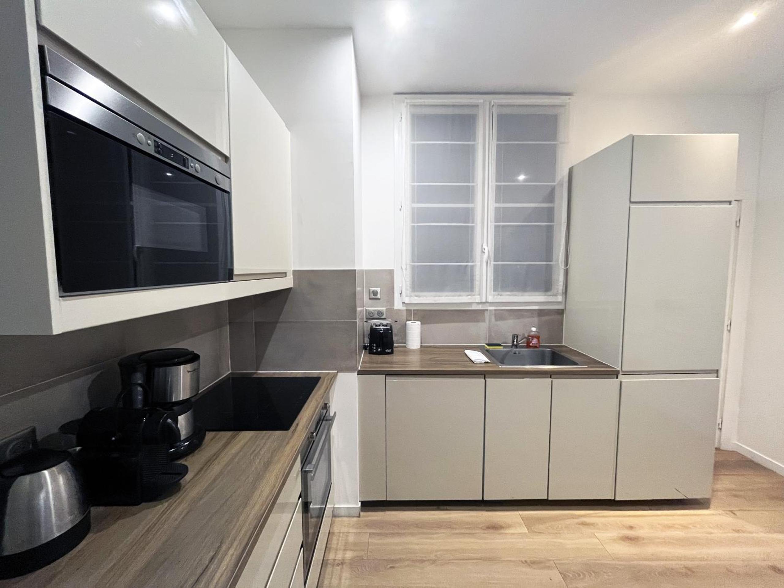 64-LUXURY FLAT CHAMPS ELYSEES (1D)
