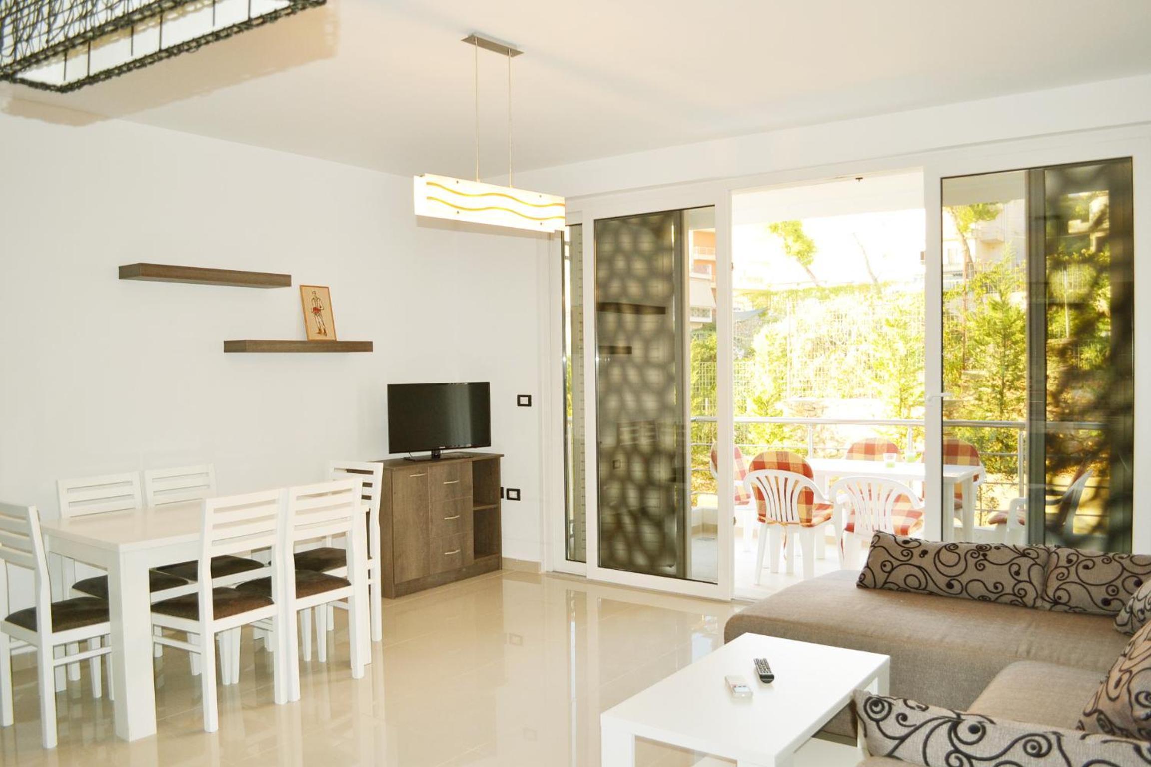 Azzura Beachfront Apartment in Saranda