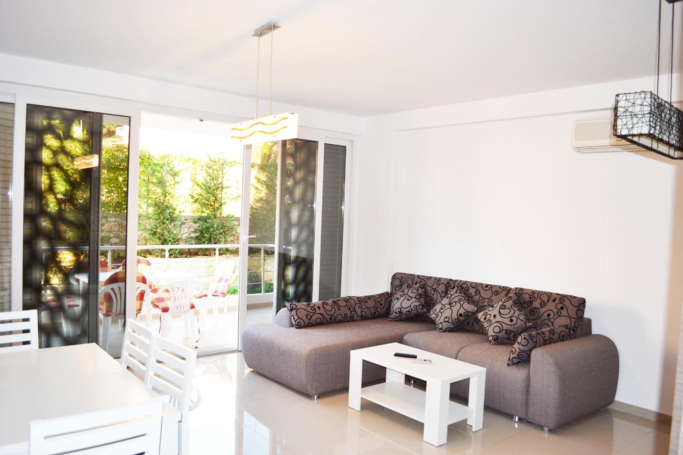 Azzura Beachfront Apartment in Saranda