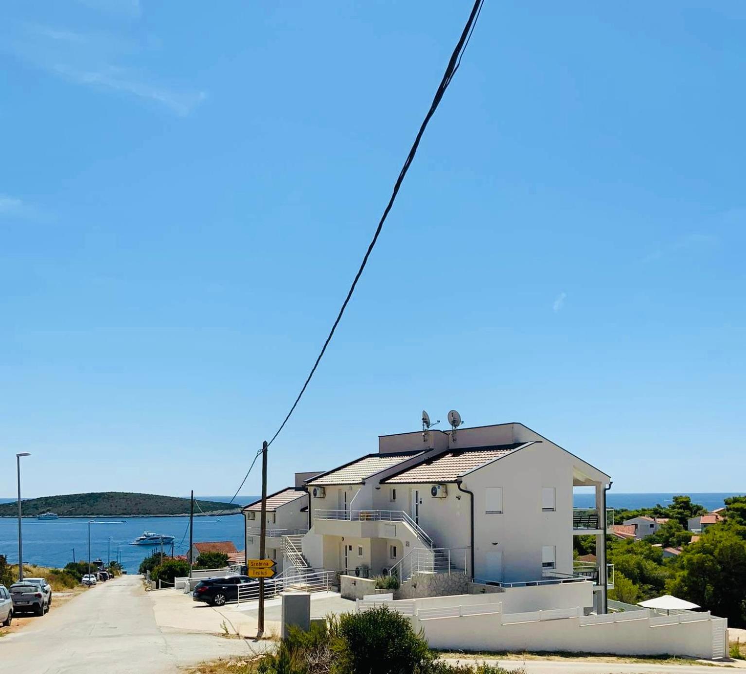 EllaVis Apartments