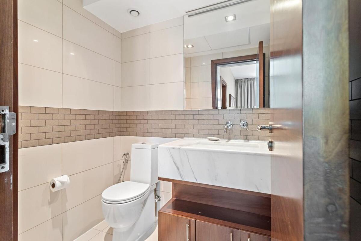 Silkhaus Marina View 1-Bedroom Newly Furnished with Pool & Gym Access