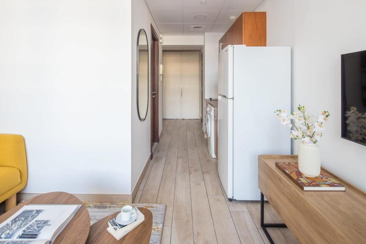 Silkhaus modern furnished studio in DIFC center with balcony photo 2