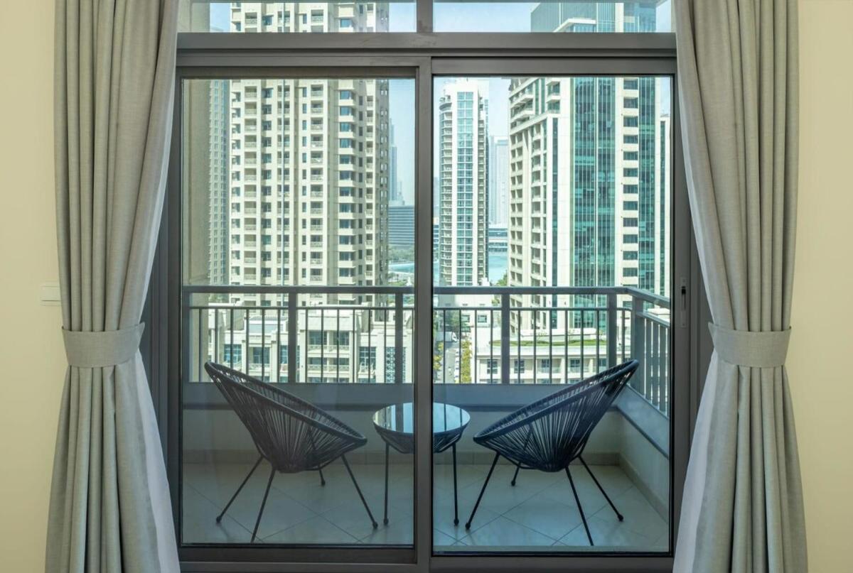 Silkhaus spacious studio in Downtown Claren tower